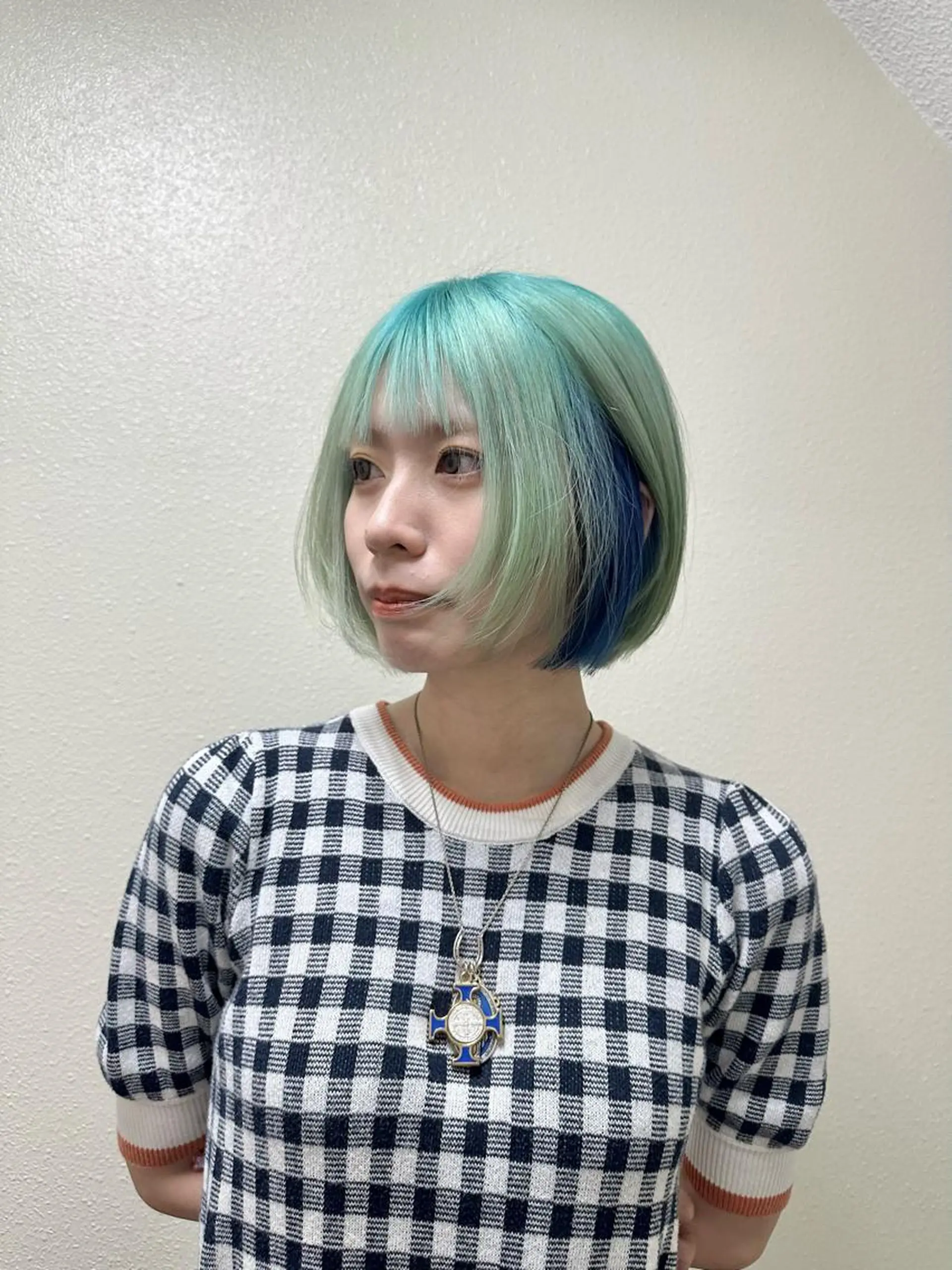 ショート カラー パーマ ヘアアレンジ メンズ キッズ ネイル マツエク・マツパ アイブロウ 切りっぱなしヘアボブ ミディアムヘアRYOのヘアスタイル