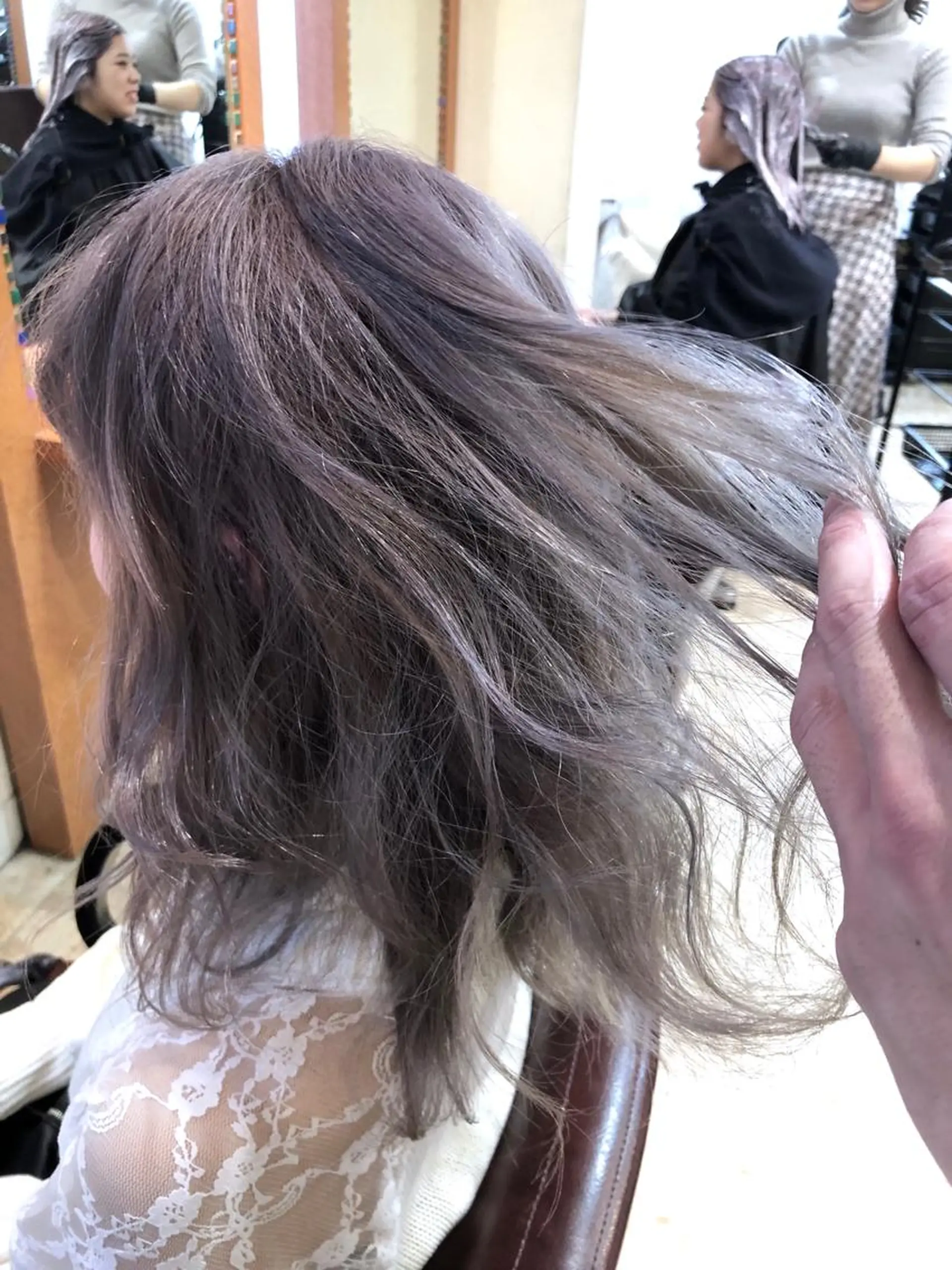 ロング カラー ブリーチ ケアブリーチ 透明感カラー ダブルカラー 100%髪質改善特化 TRUNSのヘアスタイル