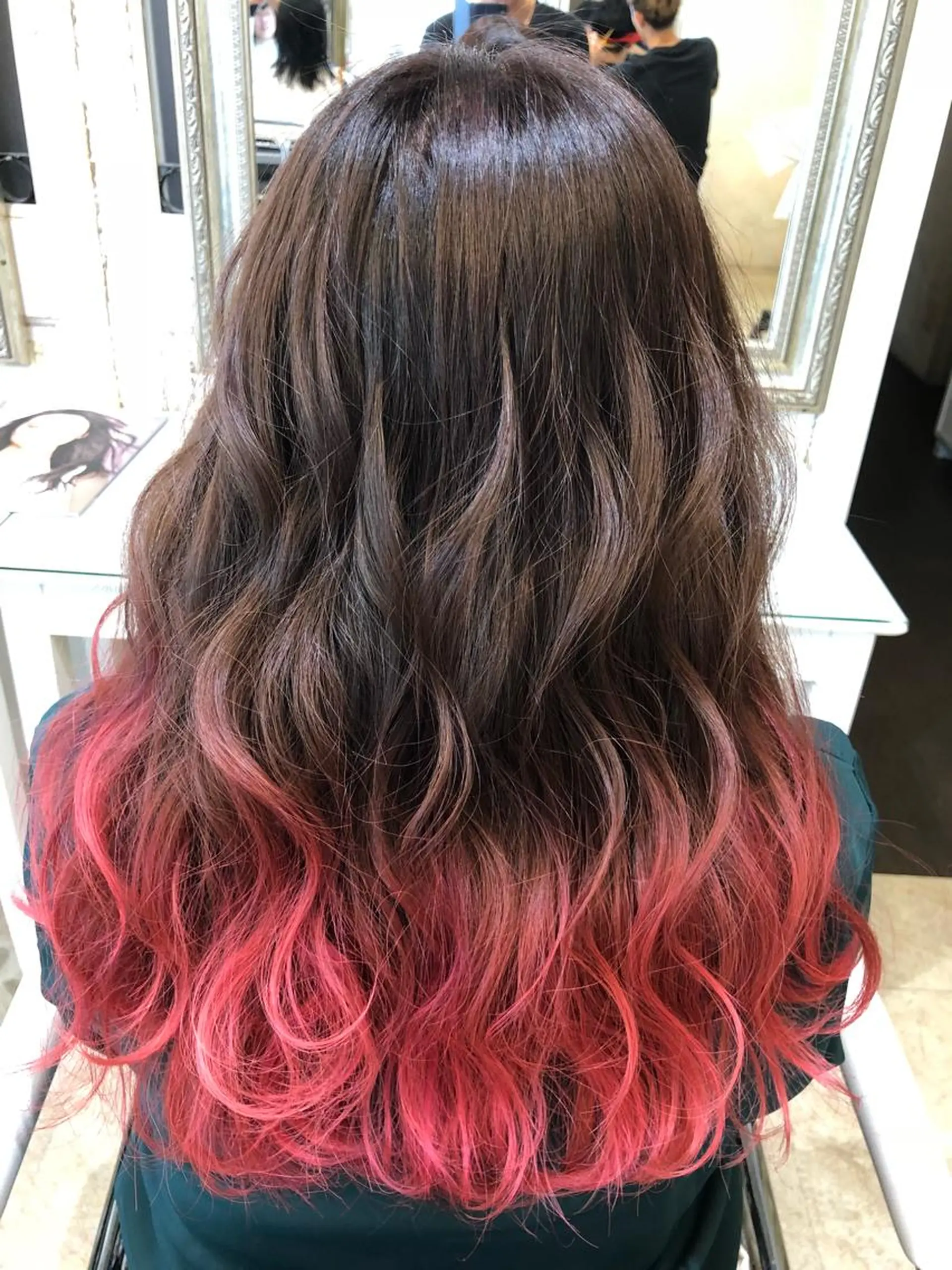 セミロング カラー グラデーションカラー ピンクカラー ローズカラー 海外レイヤー/ 梅田美容室のヘアスタイル