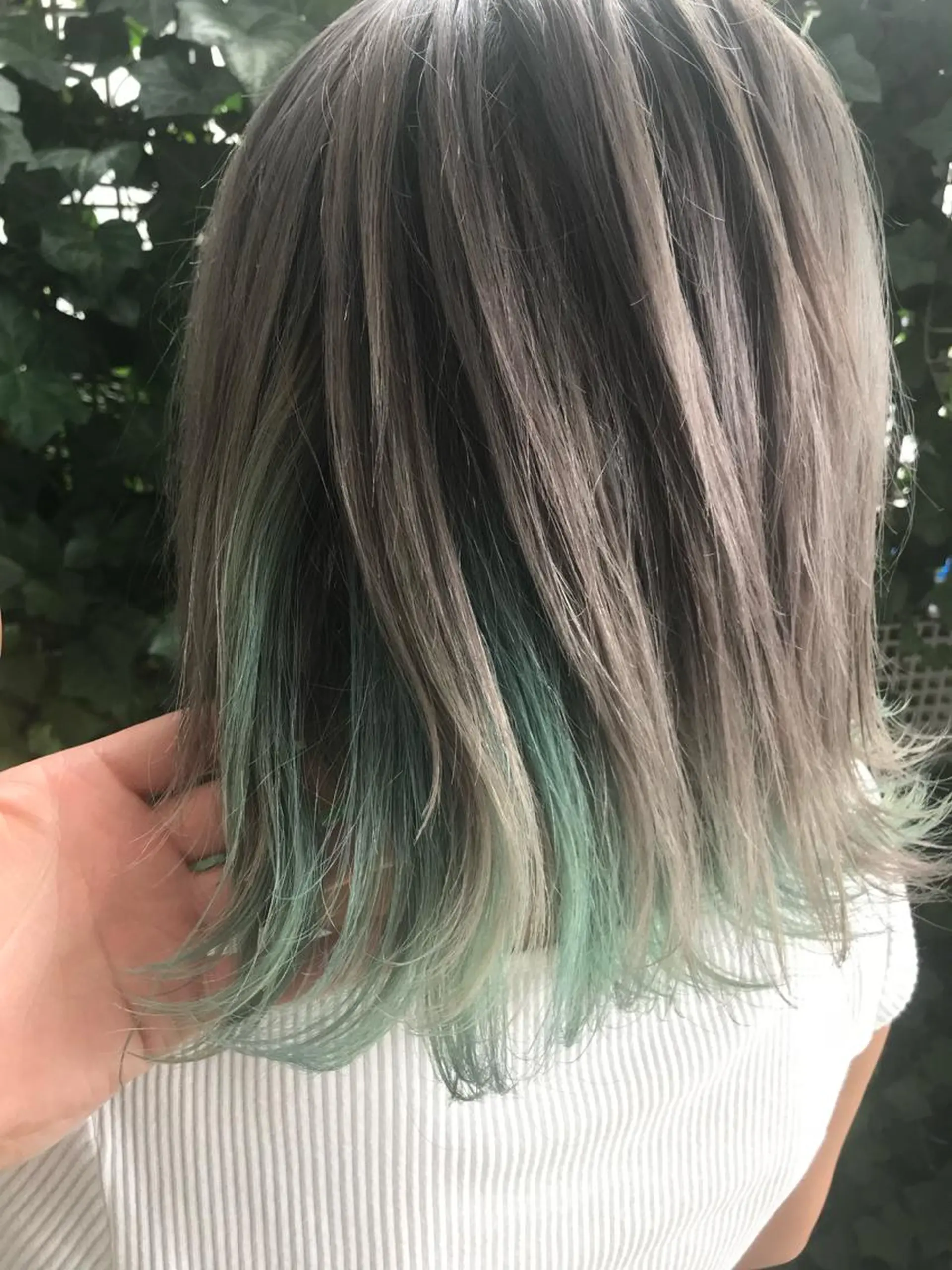 ミディアム カラー シルバー ココテラス メンズカットのヘアスタイル