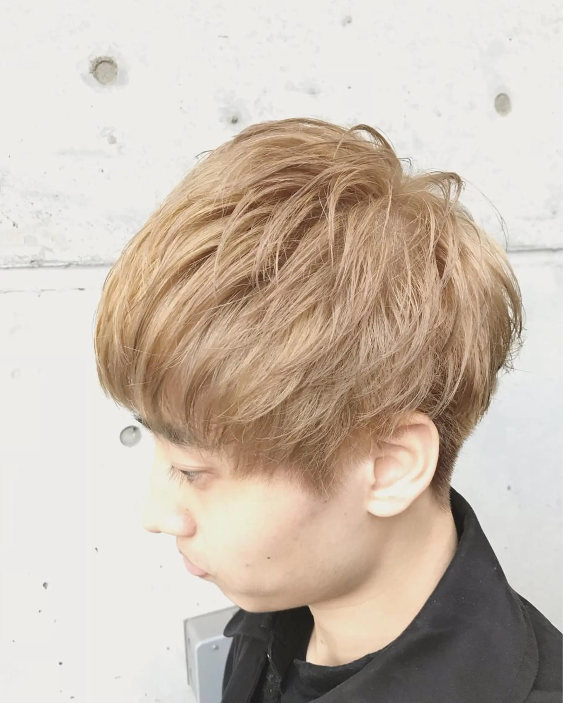 ショート カラー ベージュカラー シンプル+αな デザインを 松崎陸のヘアスタイル