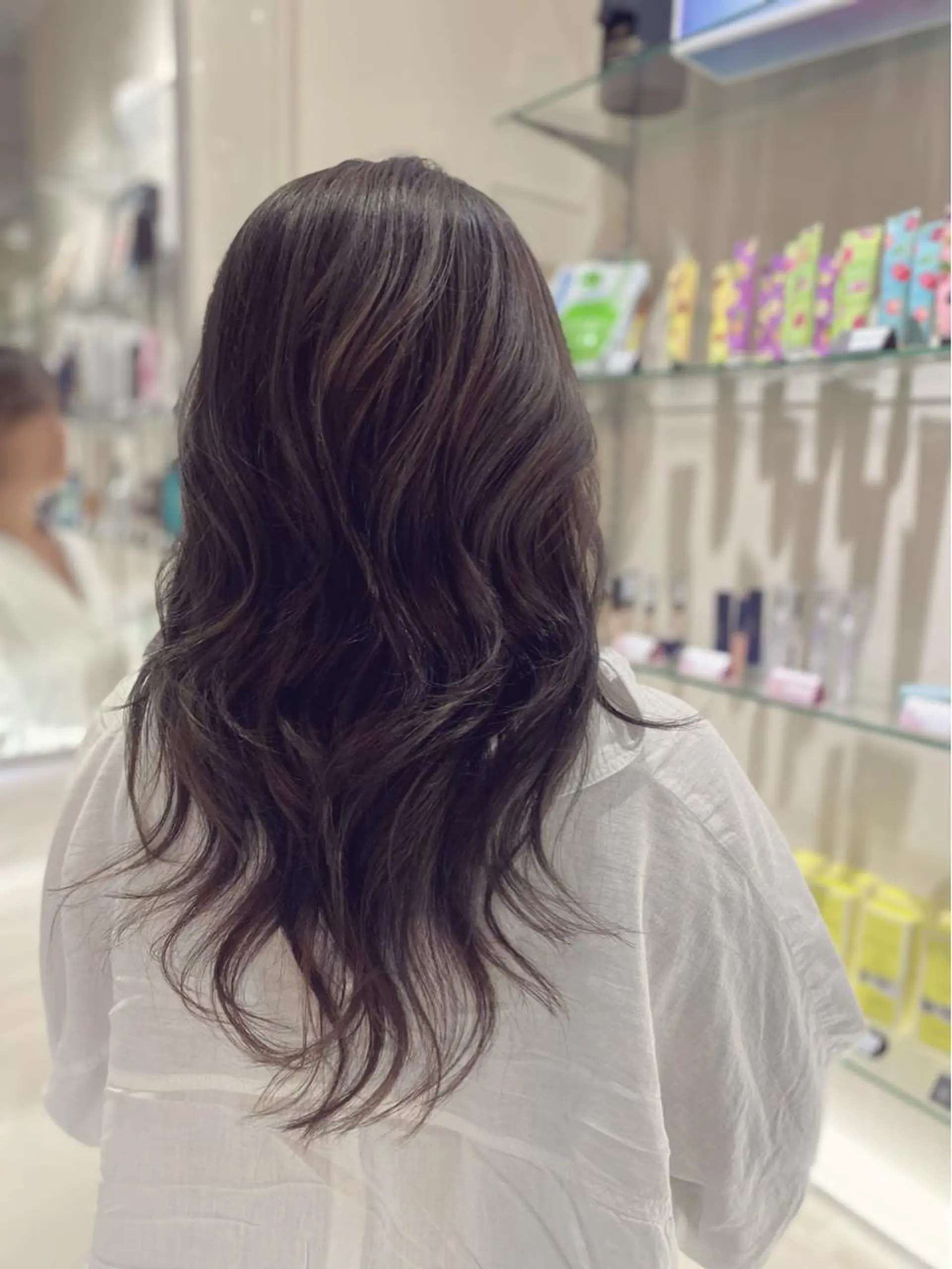 ロング カラー アッシュ ハイライトカラー シルバー シルバーアッシュ ハイライト ヘアカラー Style Tのヘアスタイル