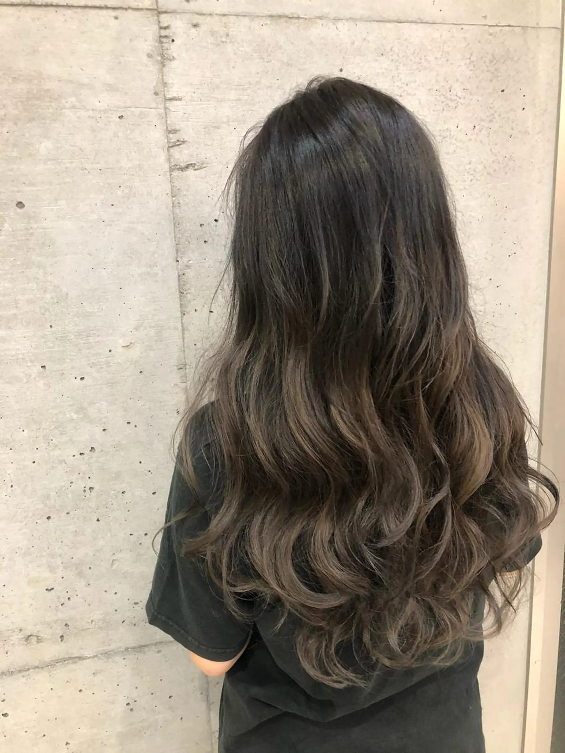 ロング カラー グラデーションカラー 大栗 佑也  髪質改善のヘアスタイル