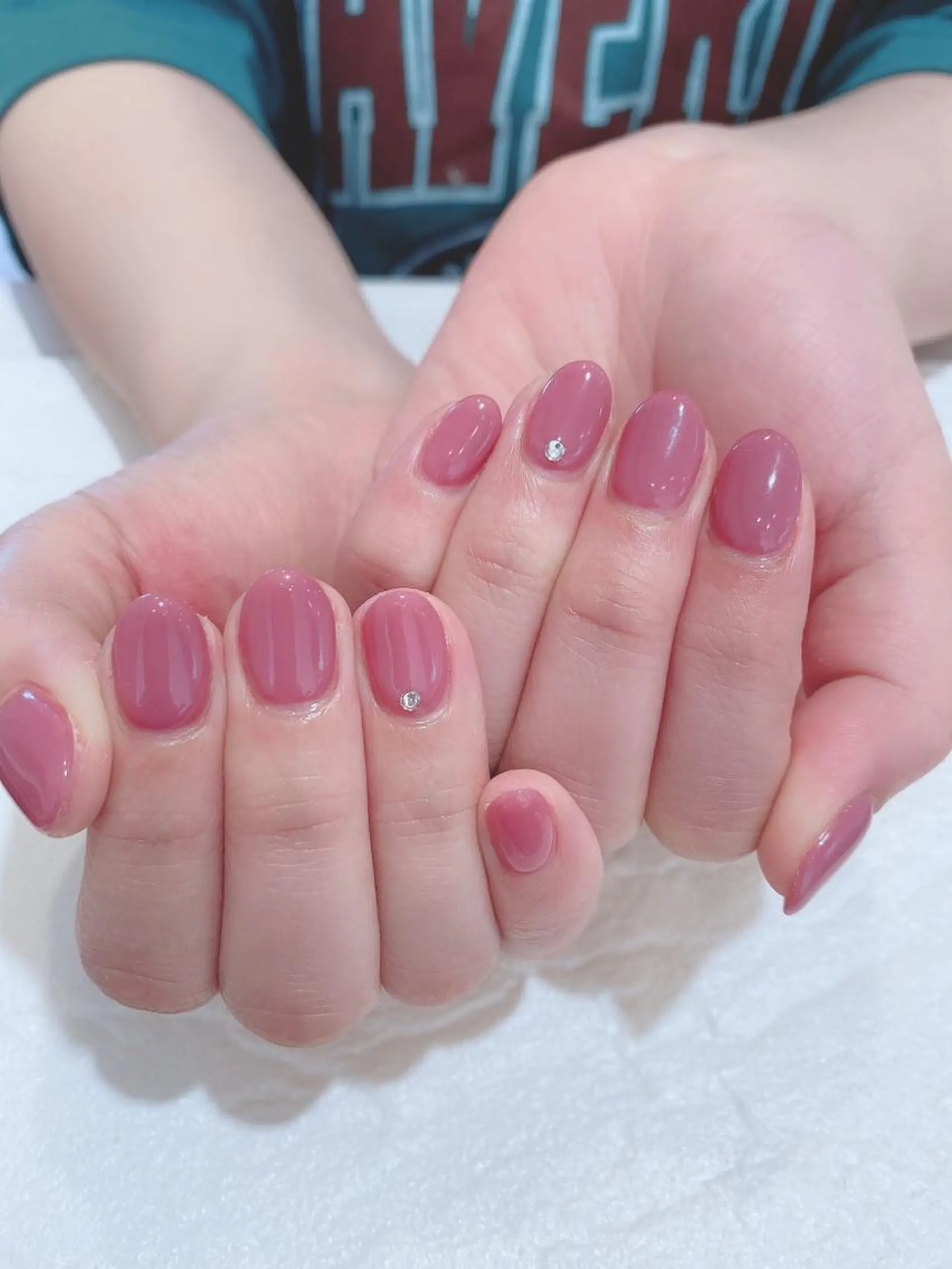 ネイル オフィスネイル ストーンネイル ハンドネイル 鈴木 優菜のネイルデザイン