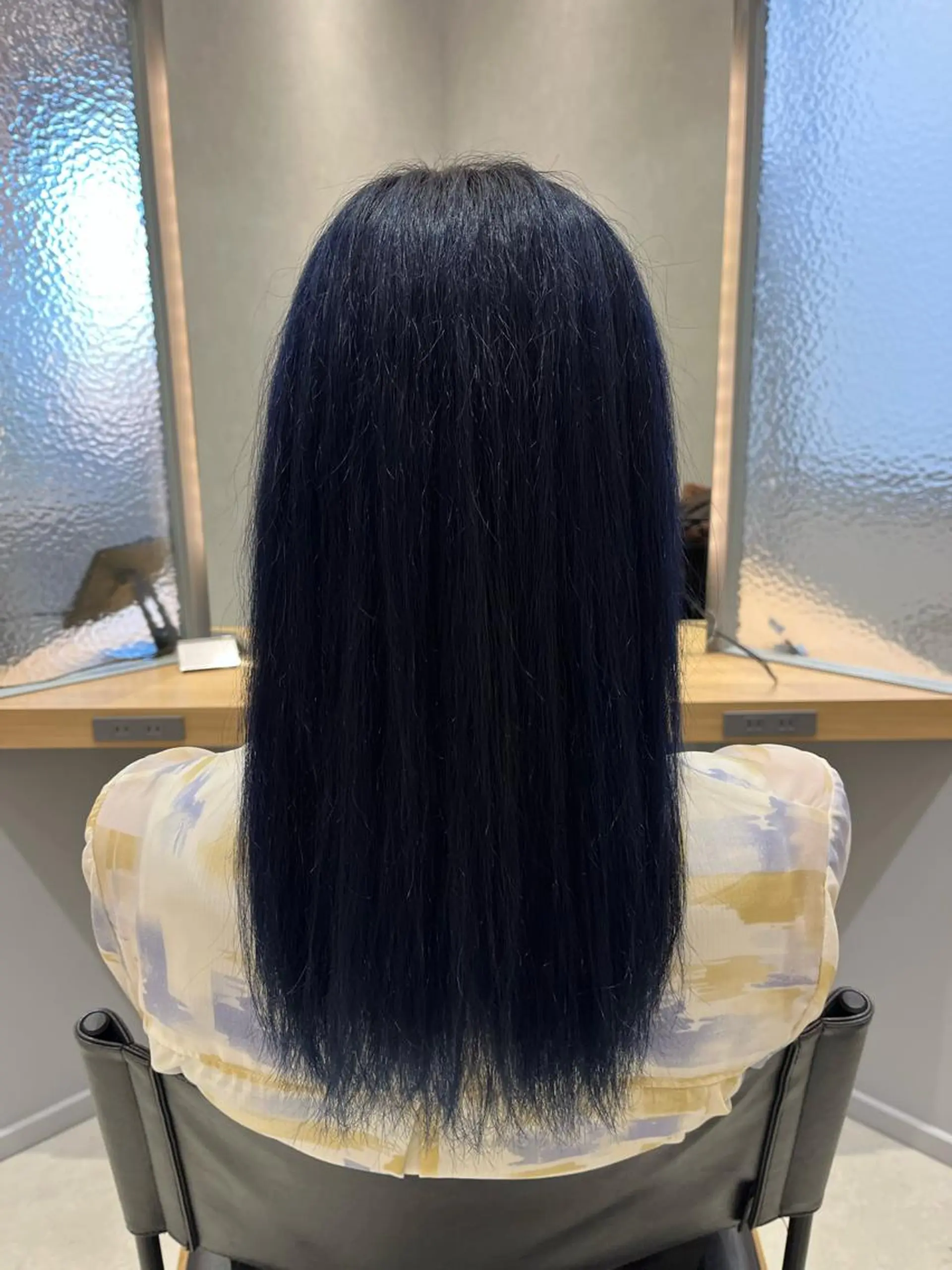 カラー ブリーチ ブルーカラー ネイビーカラー 福島 果音のヘアスタイル