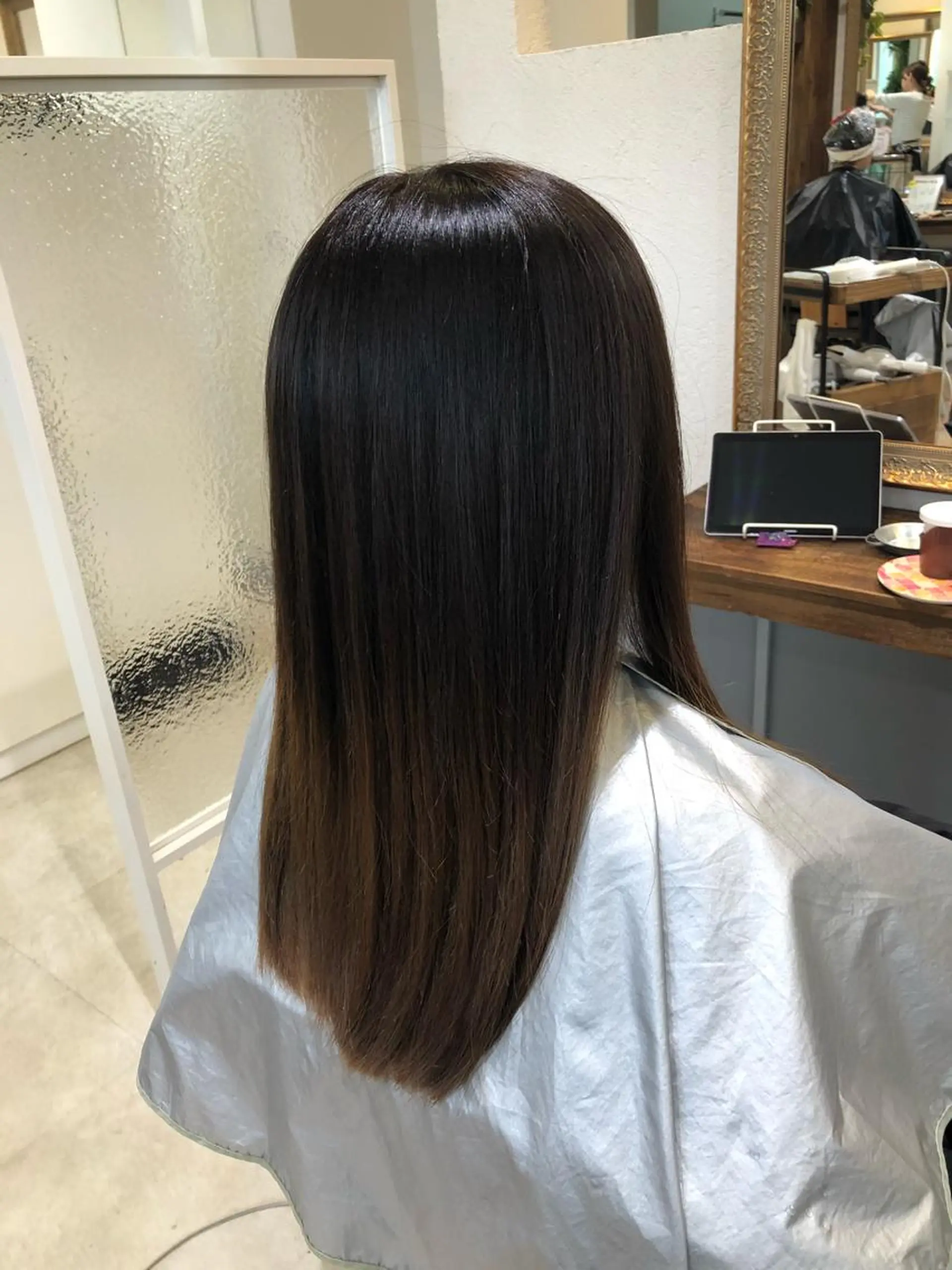 セミロング カラー u-chambord ユーシャンボールのヘアスタイル