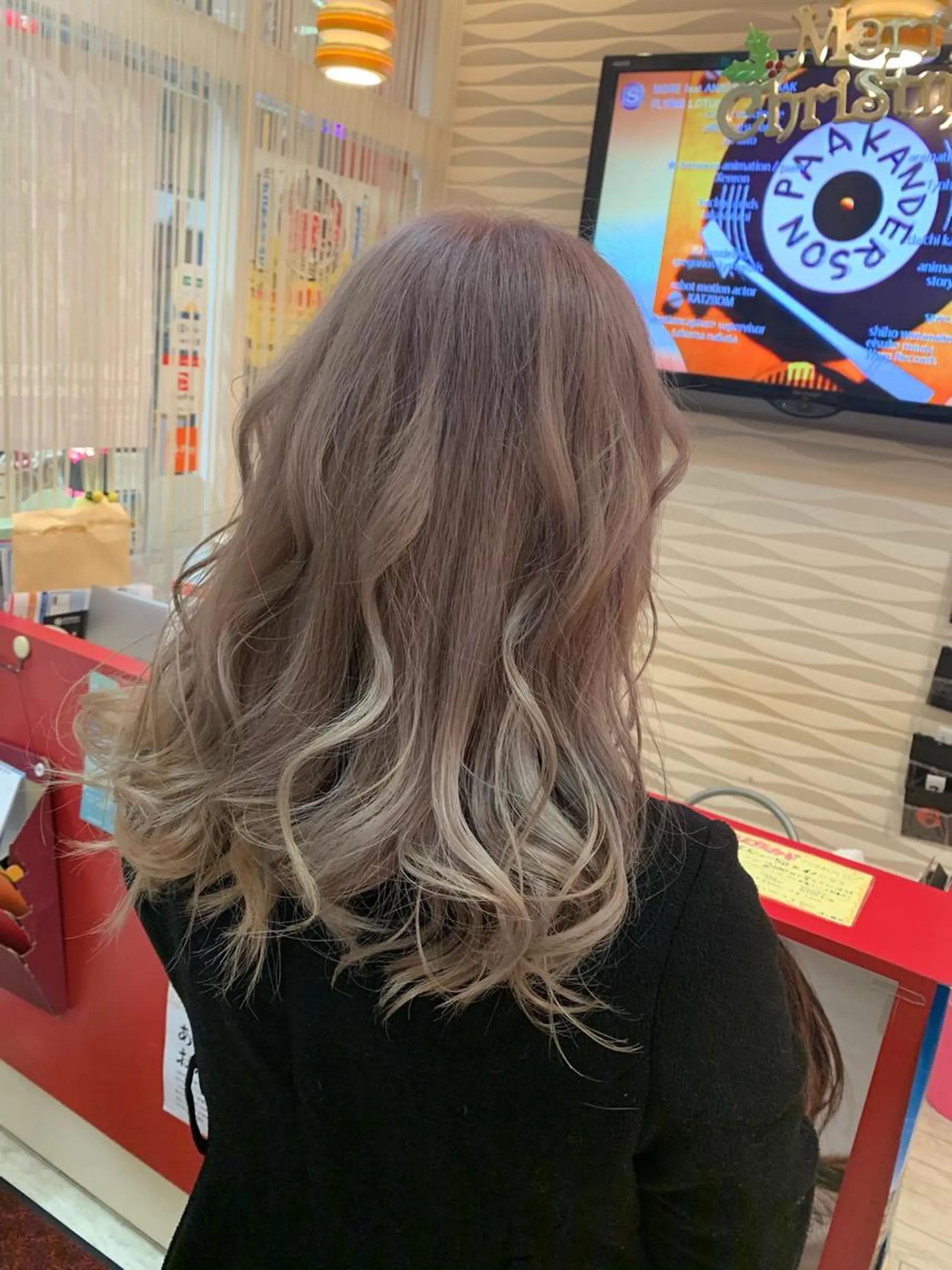 セミロング カラー ヘアアレンジ カット ヘアカラー 今村公介 ブリーチ特化、派手髪のヘアスタイル