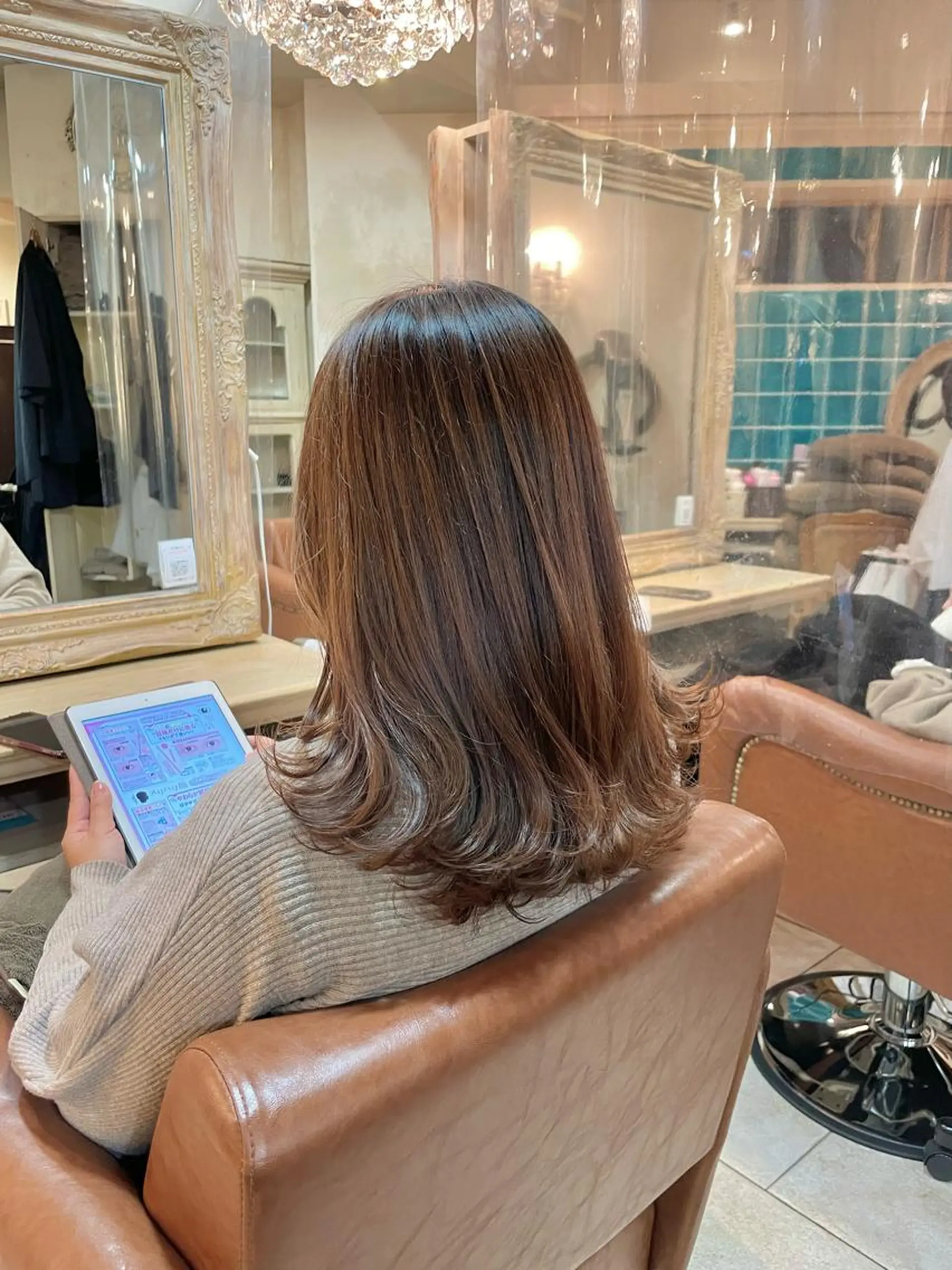 ミディアム ミディアムレイヤー レイヤーカット 外ハネヘア 前平 友慈のヘアスタイル