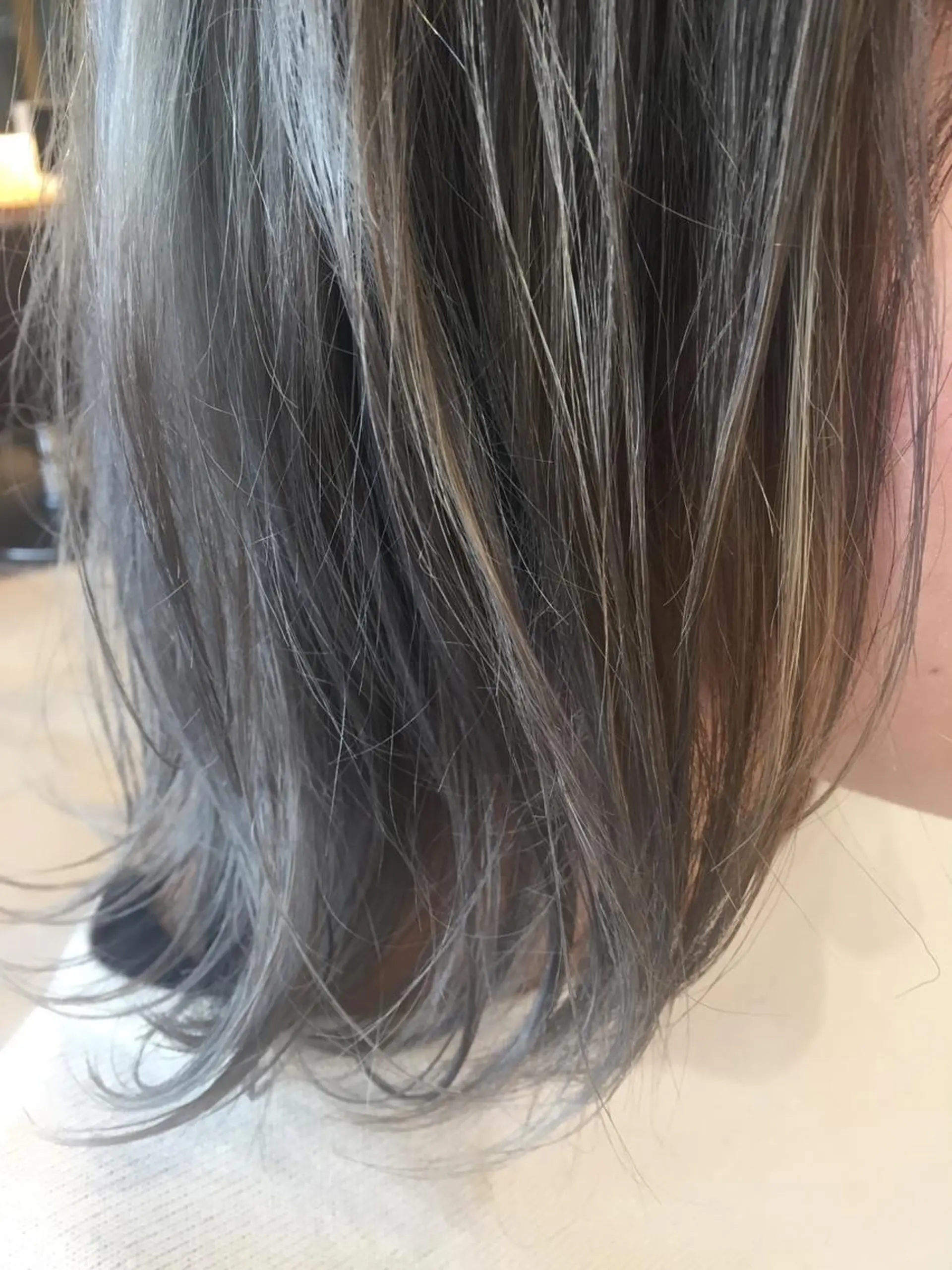 ミディアム カラー ブリーチ 加藤 綾華のヘアスタイル