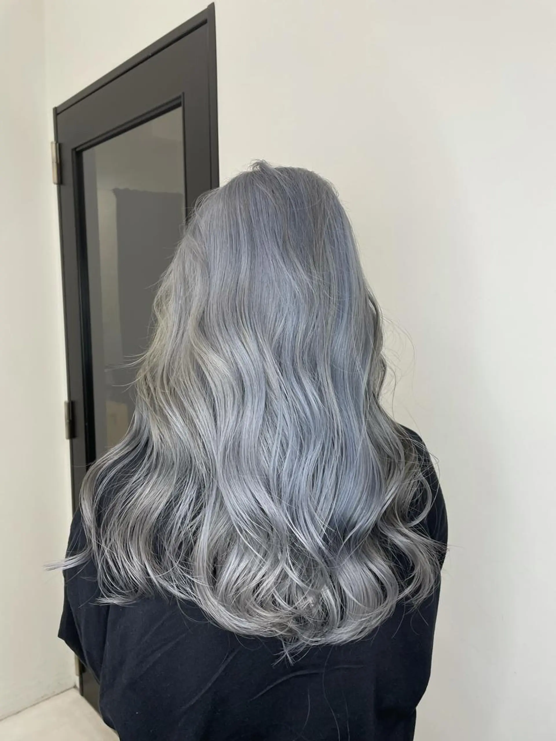 ロング カラー 岡留 愛美のヘアスタイル