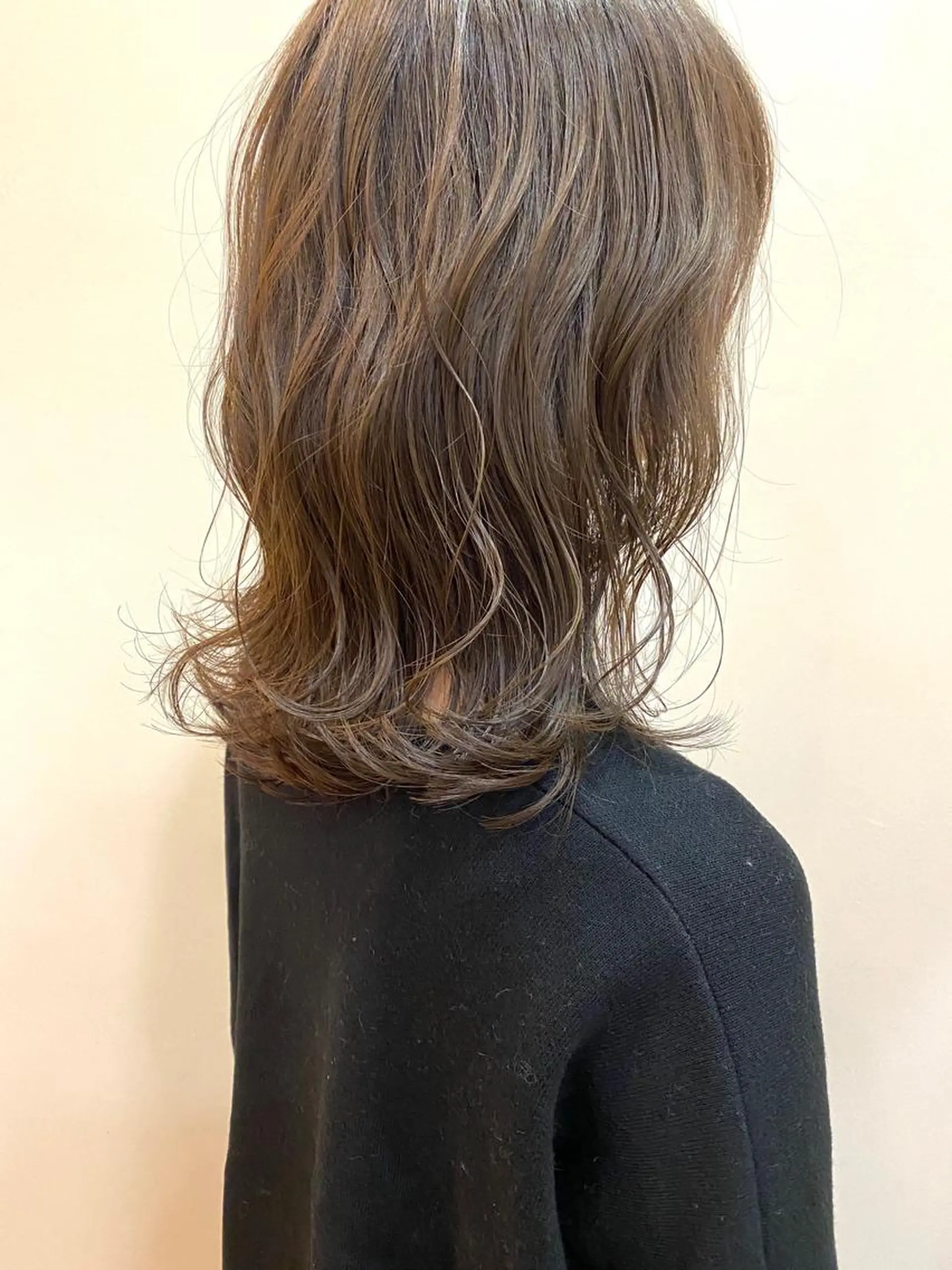 カラー グレージュ オリーブグレージュ オリーブグレー 鈴木 啓介のヘアスタイル