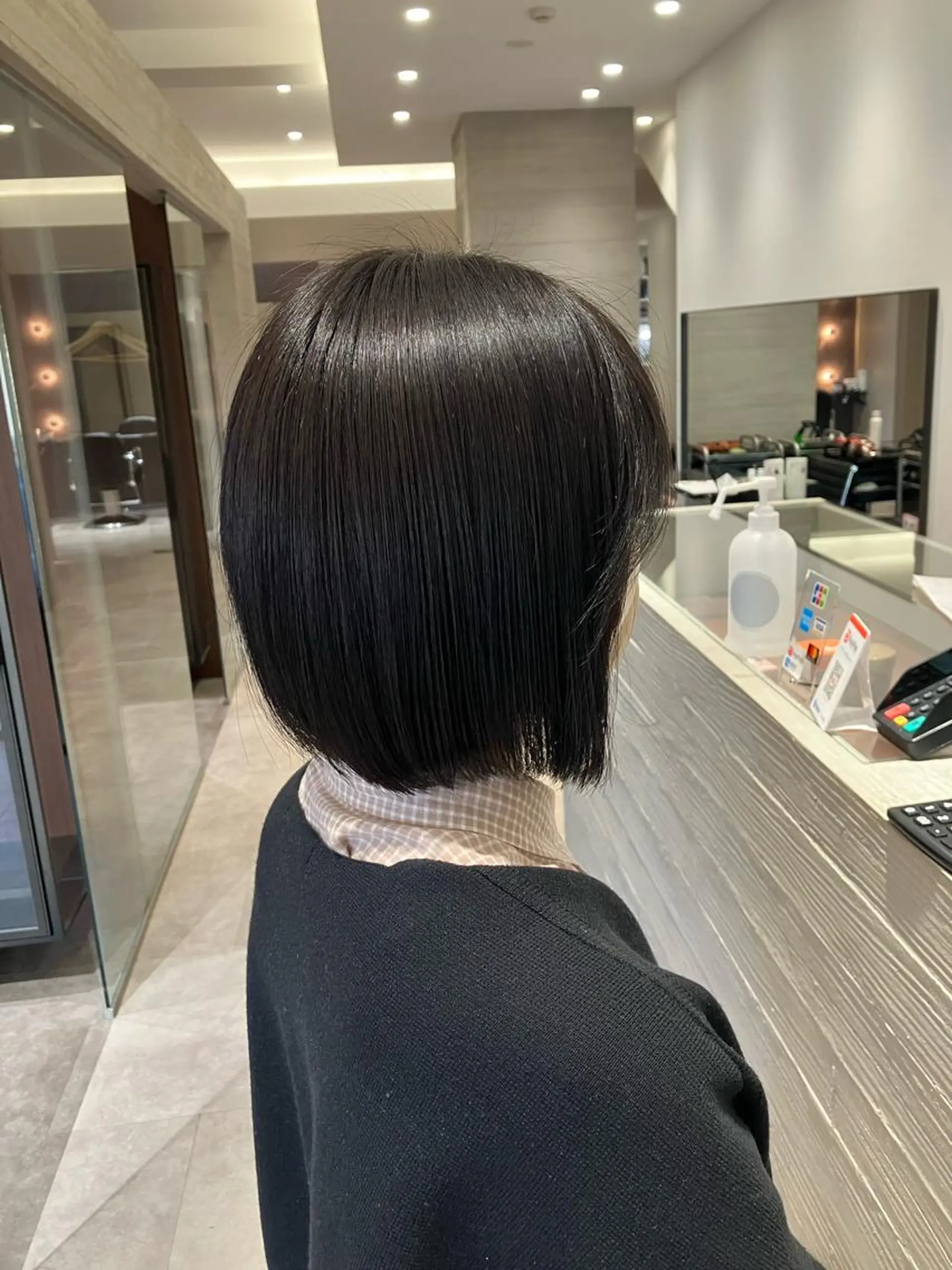 ショート カラー ボブ トリートメント サキ🤍ハイトーン 🩰くびれ巻きヘアのヘアスタイル