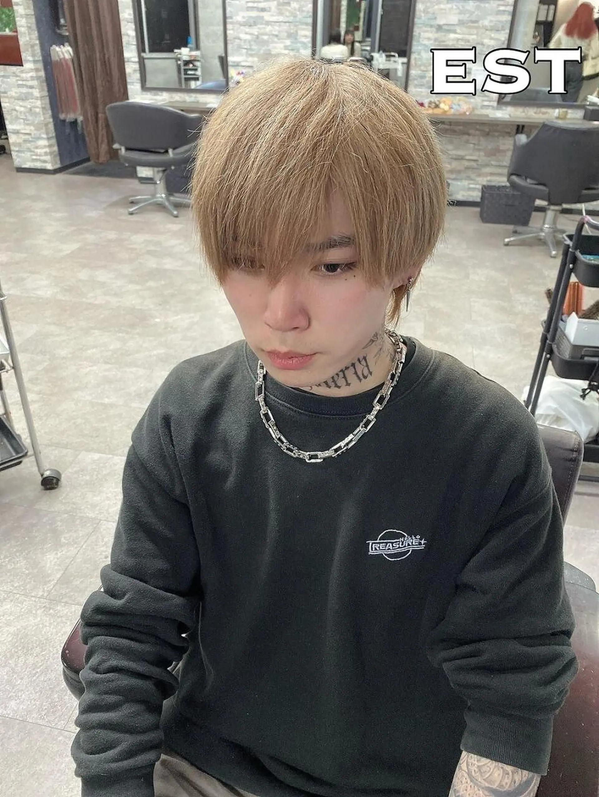 ロング ヘアアレンジ メンズ シールエクステ メンズバレイヤージュ メンズブリーチ メンズハイライト メンズハイトーン M. KANAのヘアスタイル