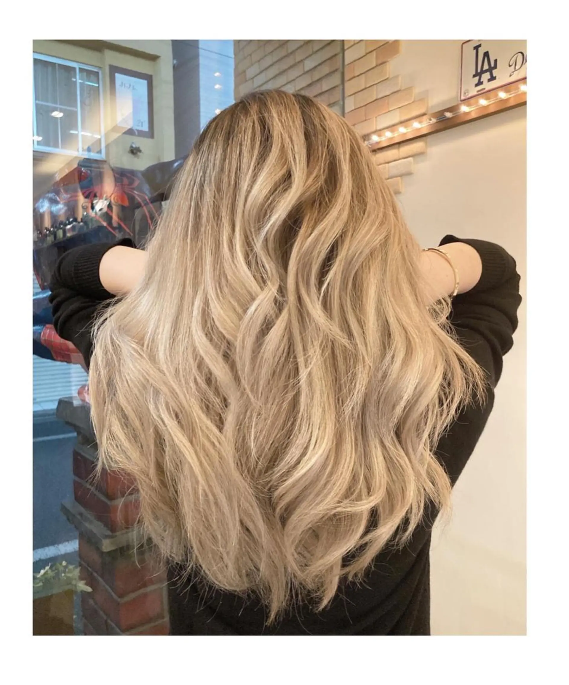 ロング カラー バレイヤージュ ブロンド レイヤーカット 武内 由貴のヘアスタイル