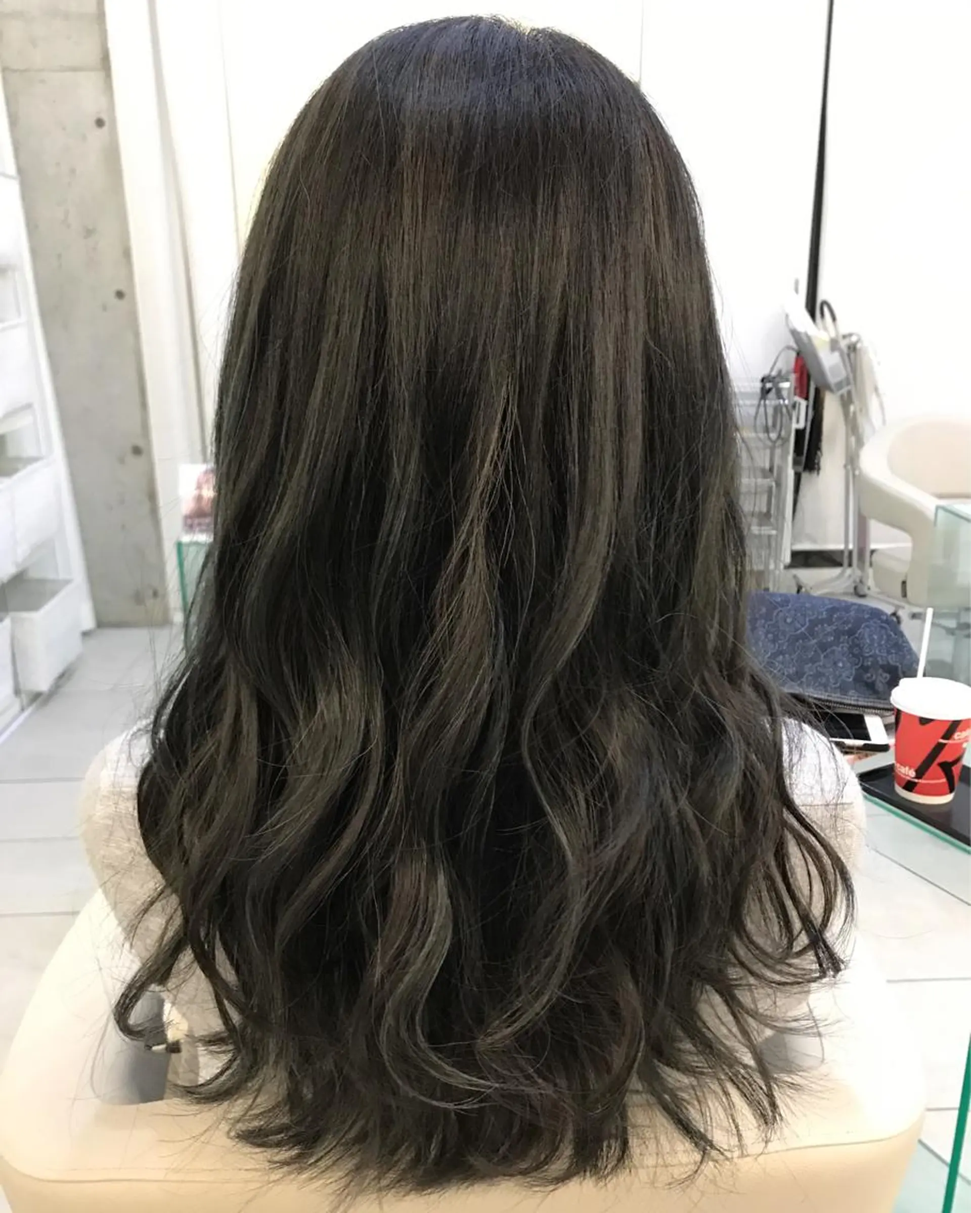 ロング アッシュ ハイライト ヘアカラー 松本 潔樹のヘアスタイル