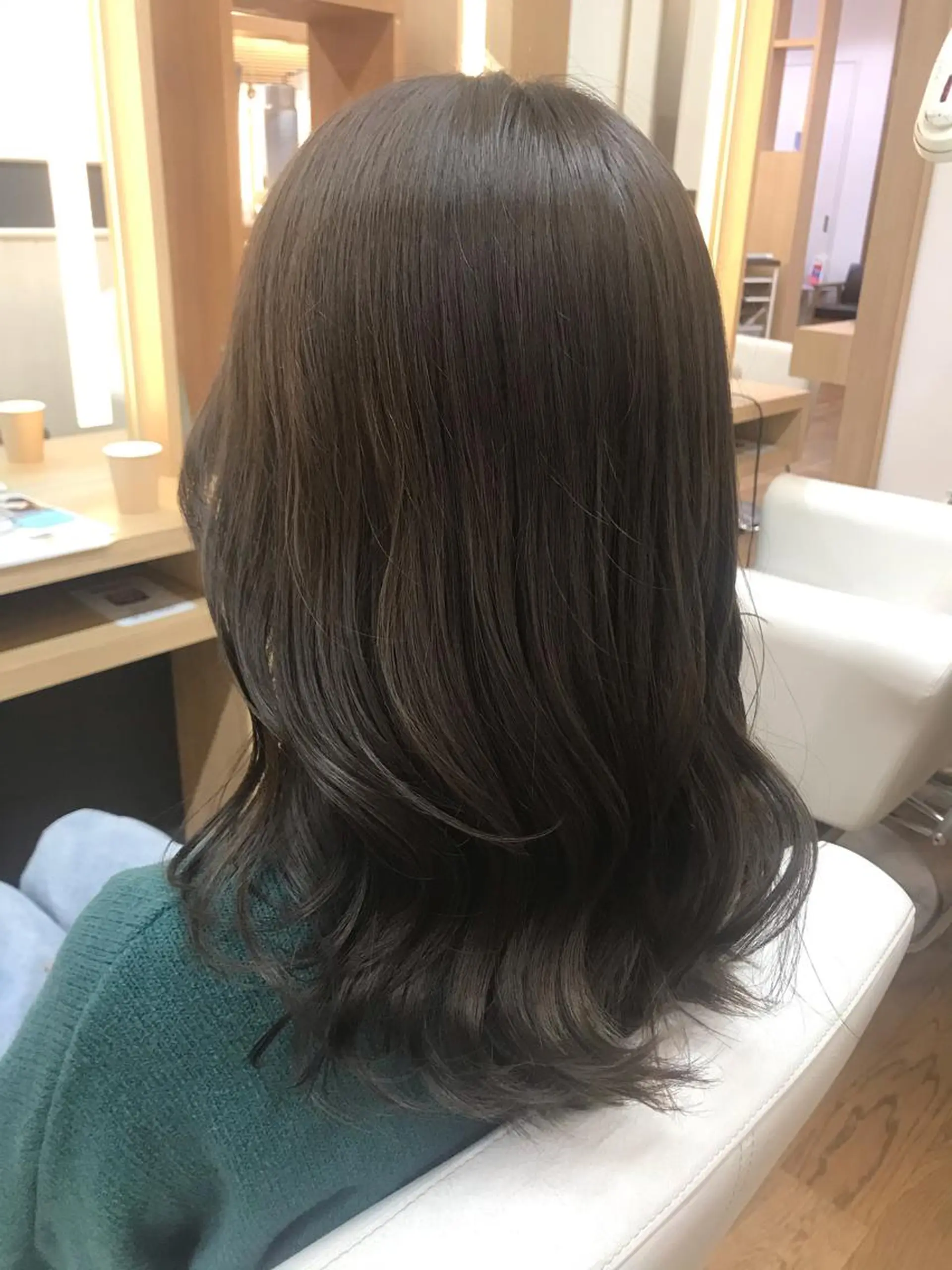 セミロング カラー ヘアアレンジ 透明感カラー グレージュ 工藤 梨花のヘアスタイル