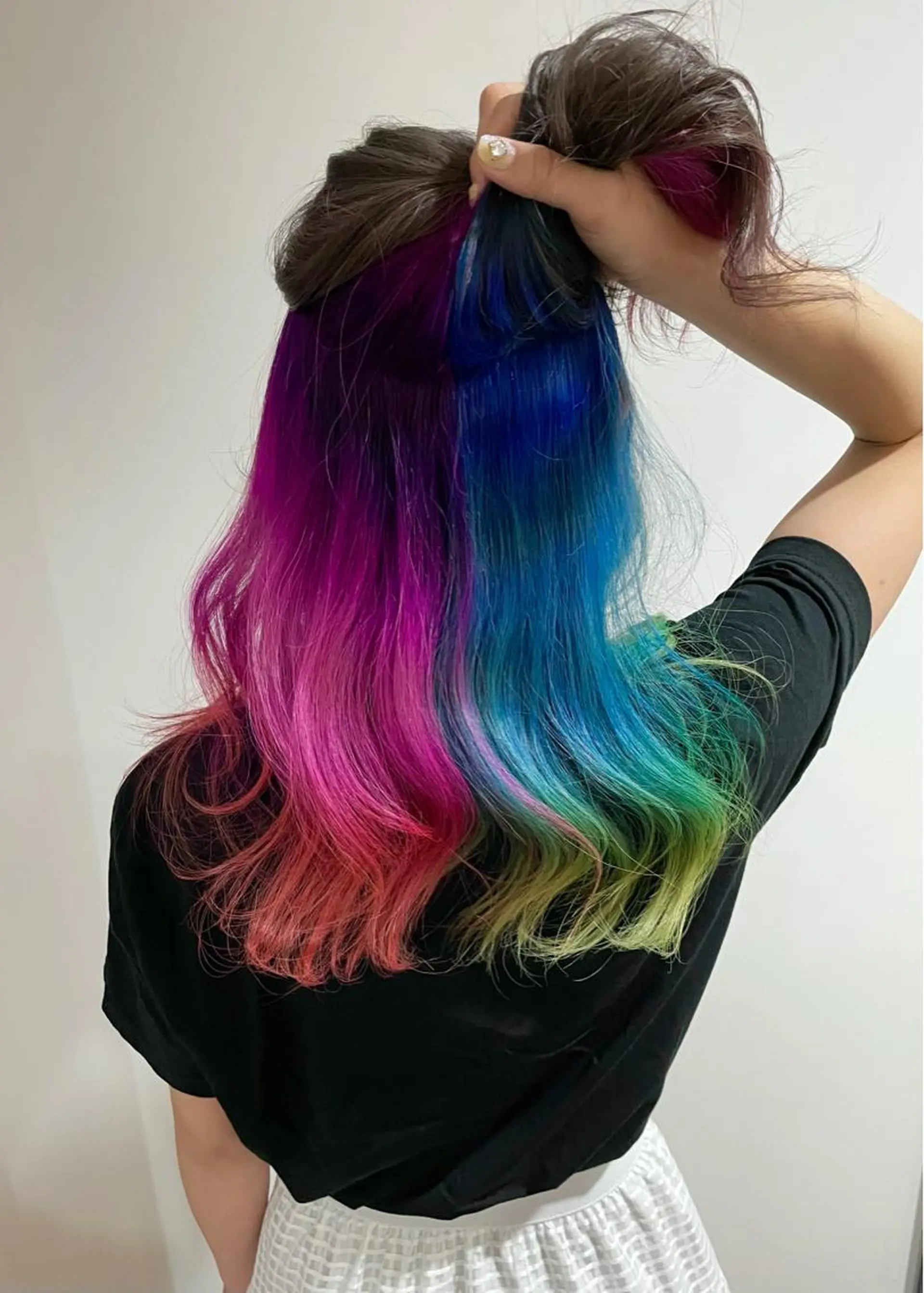 セミロング カラー ヘアアレンジ ブリーチ ダークシルバー デザインカラー グラデーションカラー グレージュ Hiro ヒロのヘアスタイル