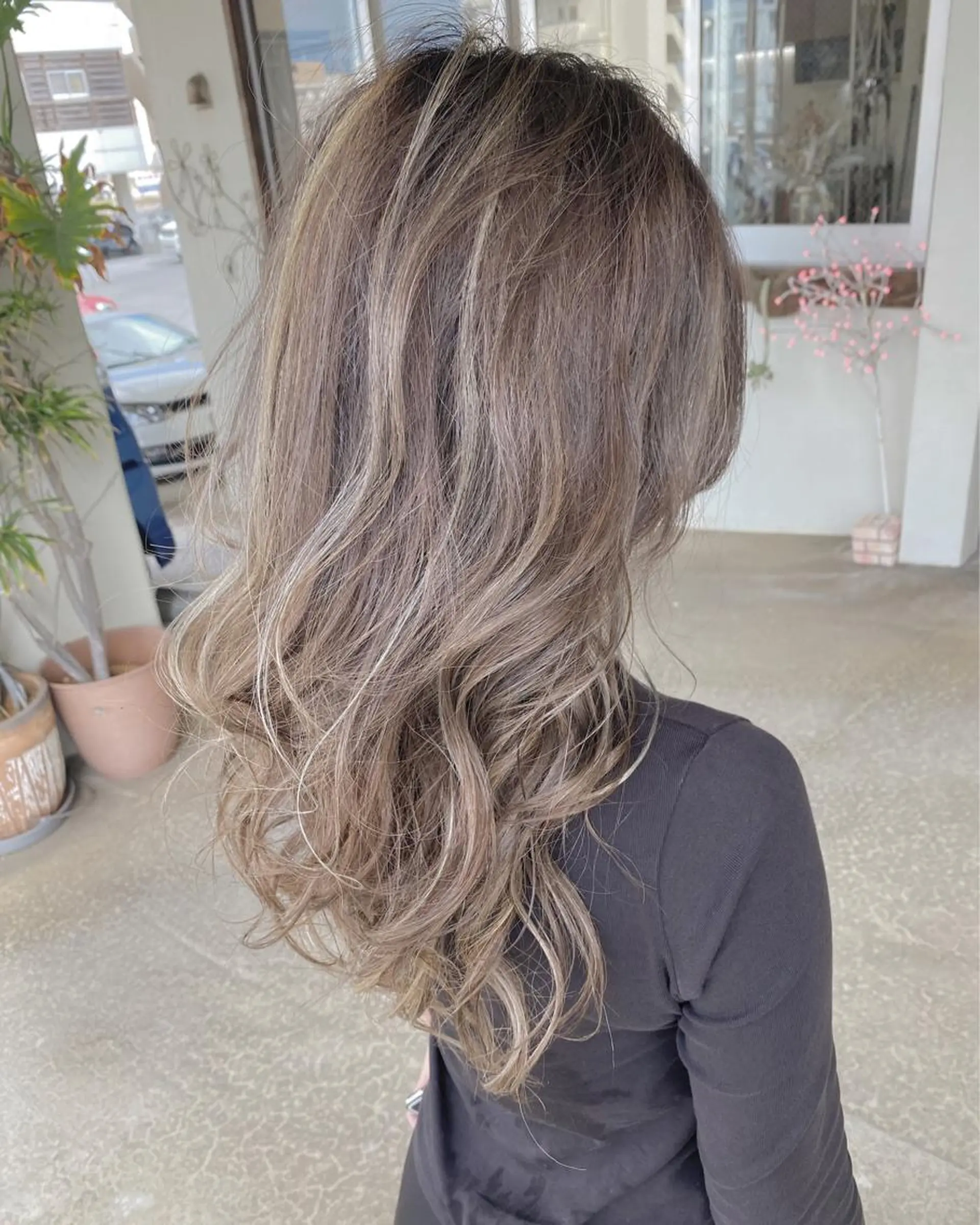 ミディアム カラー バレイヤージュ ハイライトカラー ハイライト レイヤーカット カット ヘアカラー grand juteのヘアスタイル