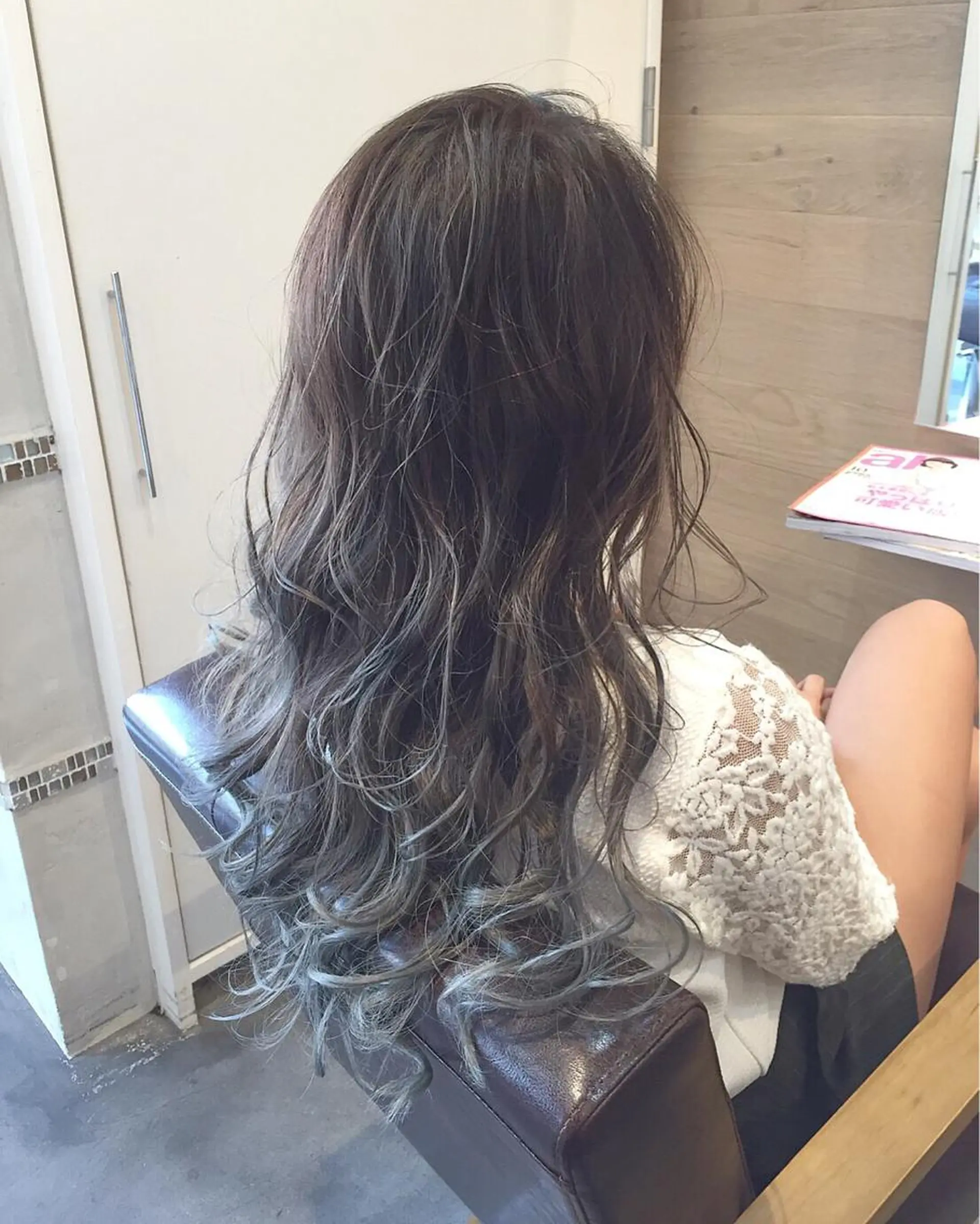 ロング カラー ブリーチ 透明感カラー グラデーションカラー グレージュ シルバー takumi Hのヘアスタイル