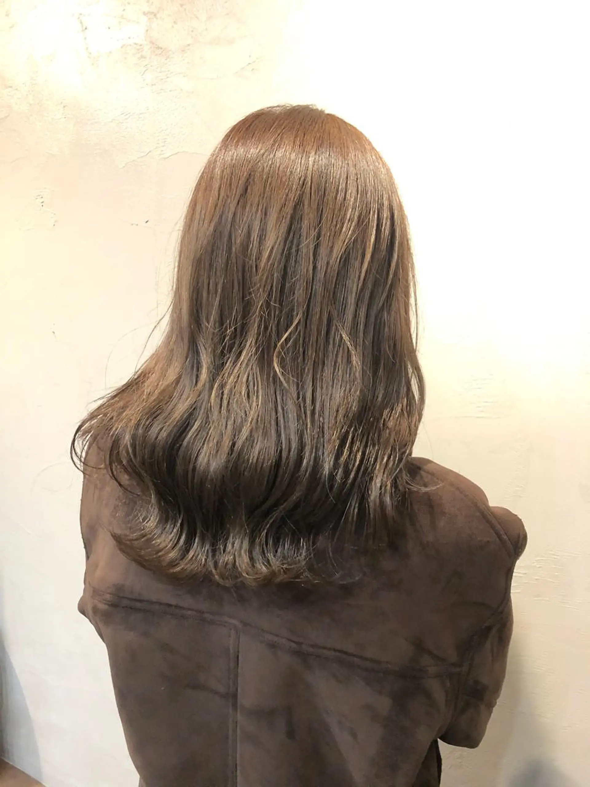 セミロング カラー 透明感カラー グレージュ ベイリコルド　アトリ 店長　宮城一真のヘアスタイル