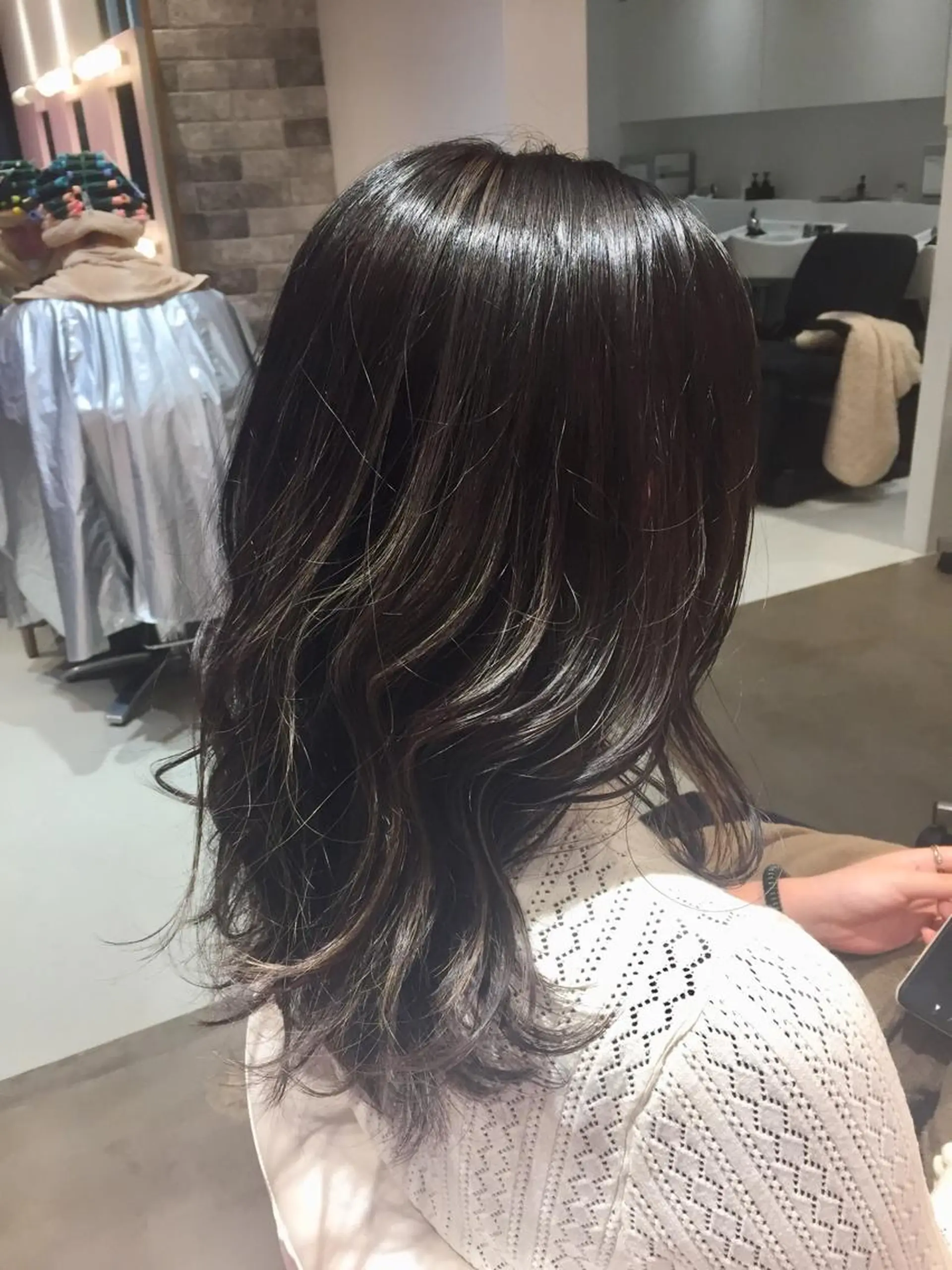 ミディアム アッシュ ハイライト カット ヘアカラー トリートメント 所渉/韓国レイヤー /ウルフカットのヘアスタイル