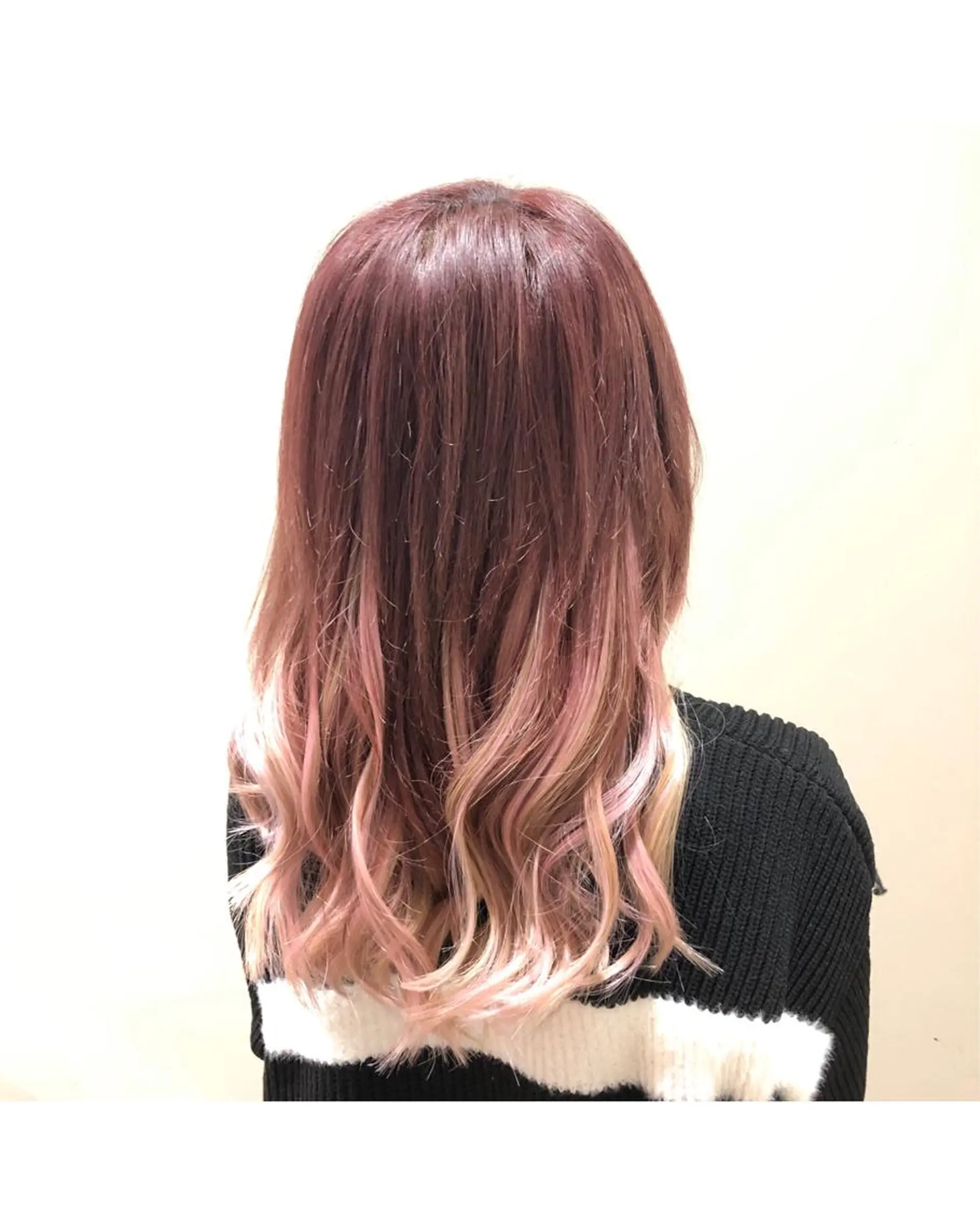 ロング カラー バレイヤージュ ピンクカラー レイヤーカット 💓シールエクステ ルミエールのヘアスタイル