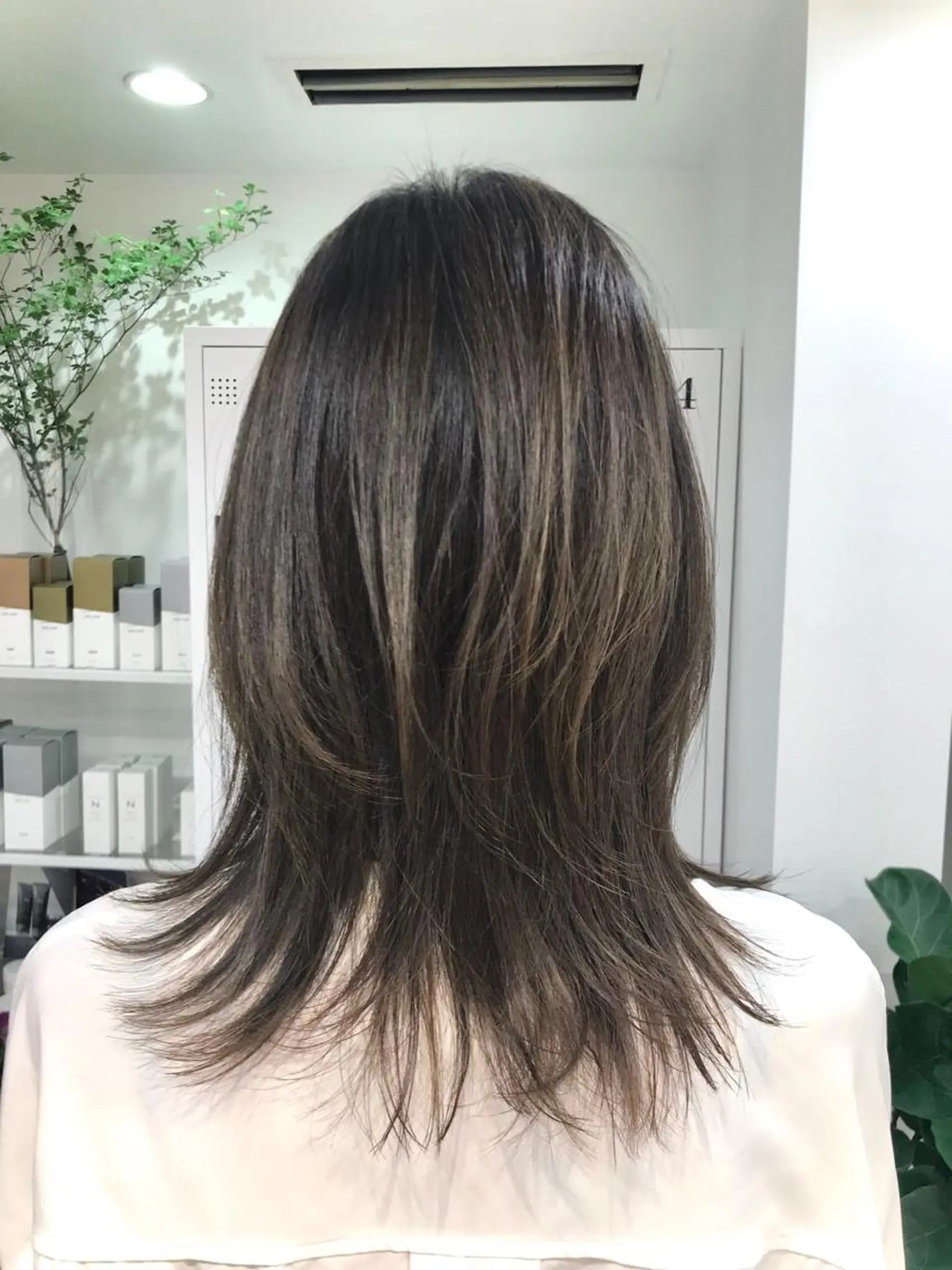ミディアム オカダ ノゾミのヘアスタイル
