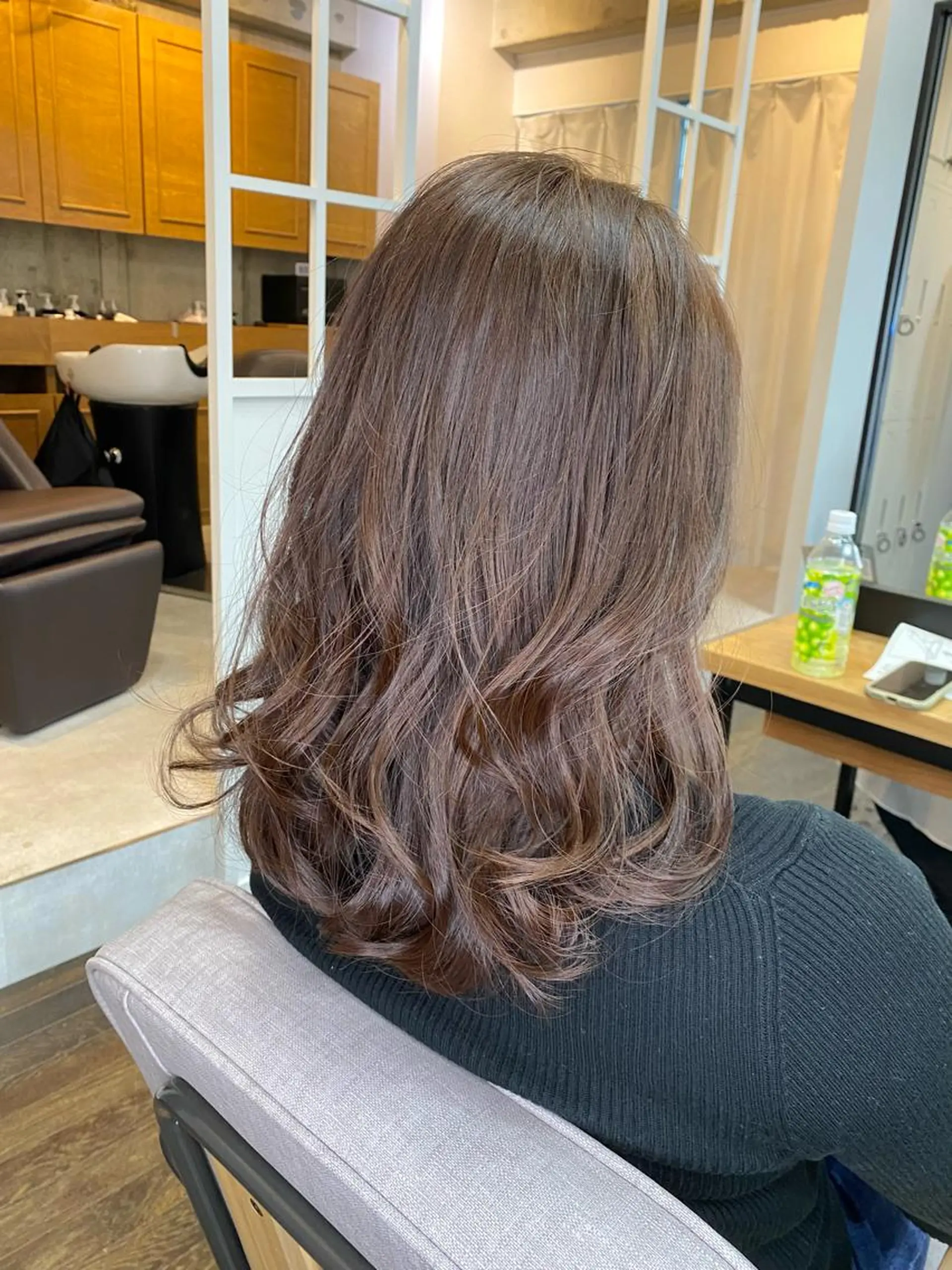 ミディアム カラー ミディアムレイヤー グレージュ ミルクティーグレージュ 髪質改善 レイヤーカット 統括マネージャー/ 髪のドクター/前原悟のヘアスタイル