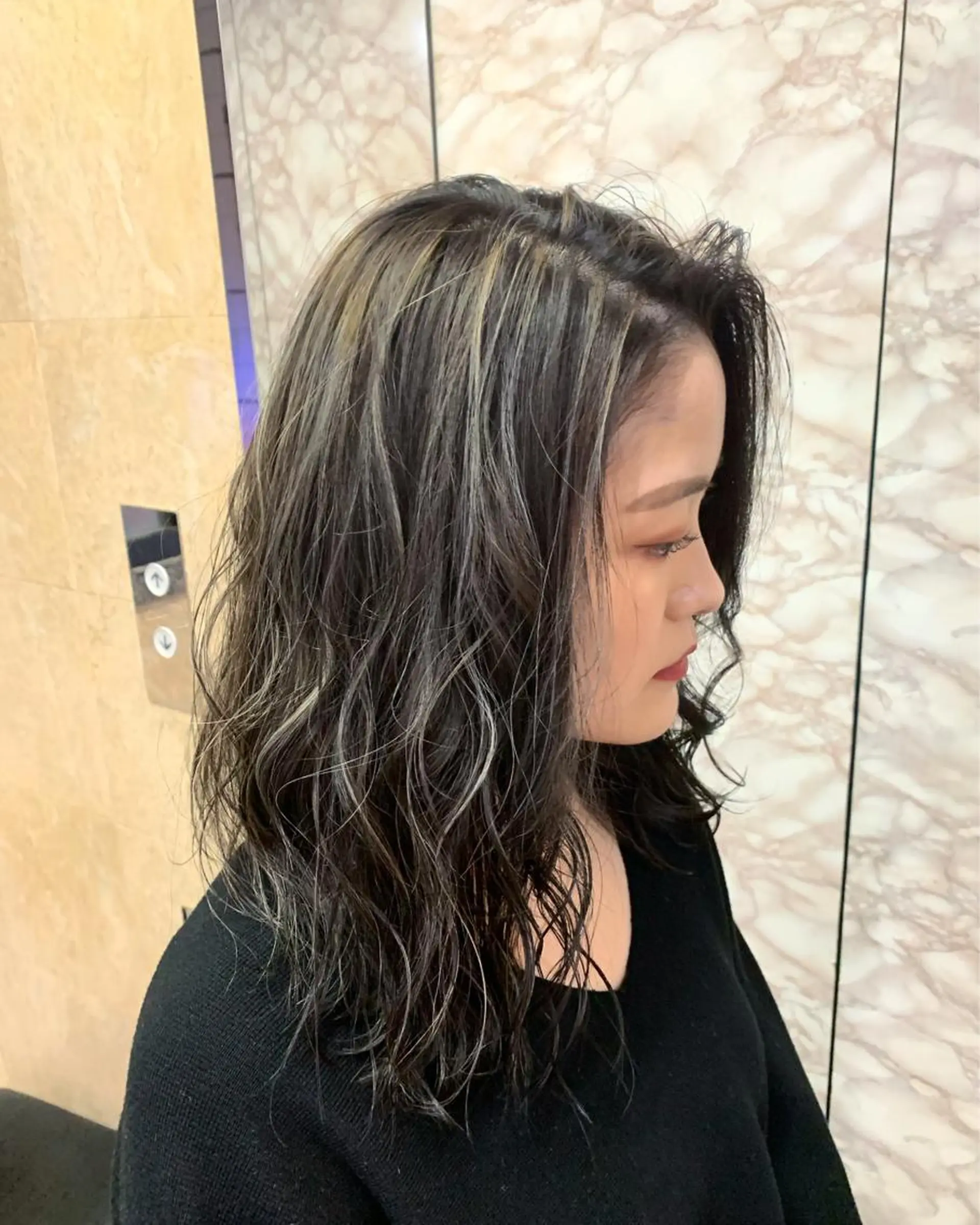 ミディアム カラー 🌟小顔レイヤー× 赤み消し透明感カラーのヘアスタイル