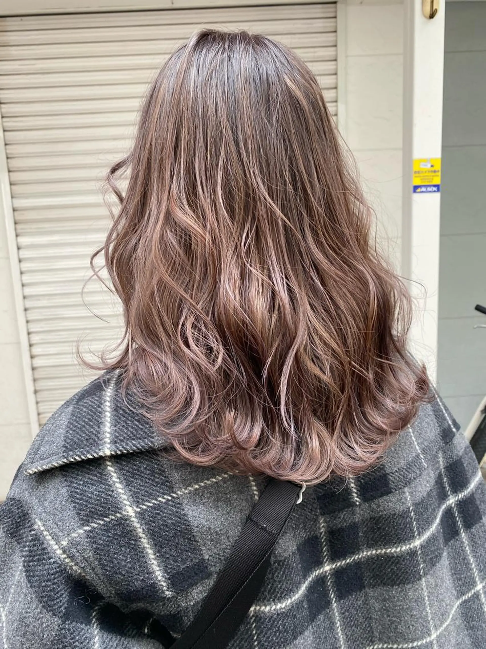 ロング カラー ヘアカラー トリートメント lani ブリーチ /ダブルカラーのヘアスタイル