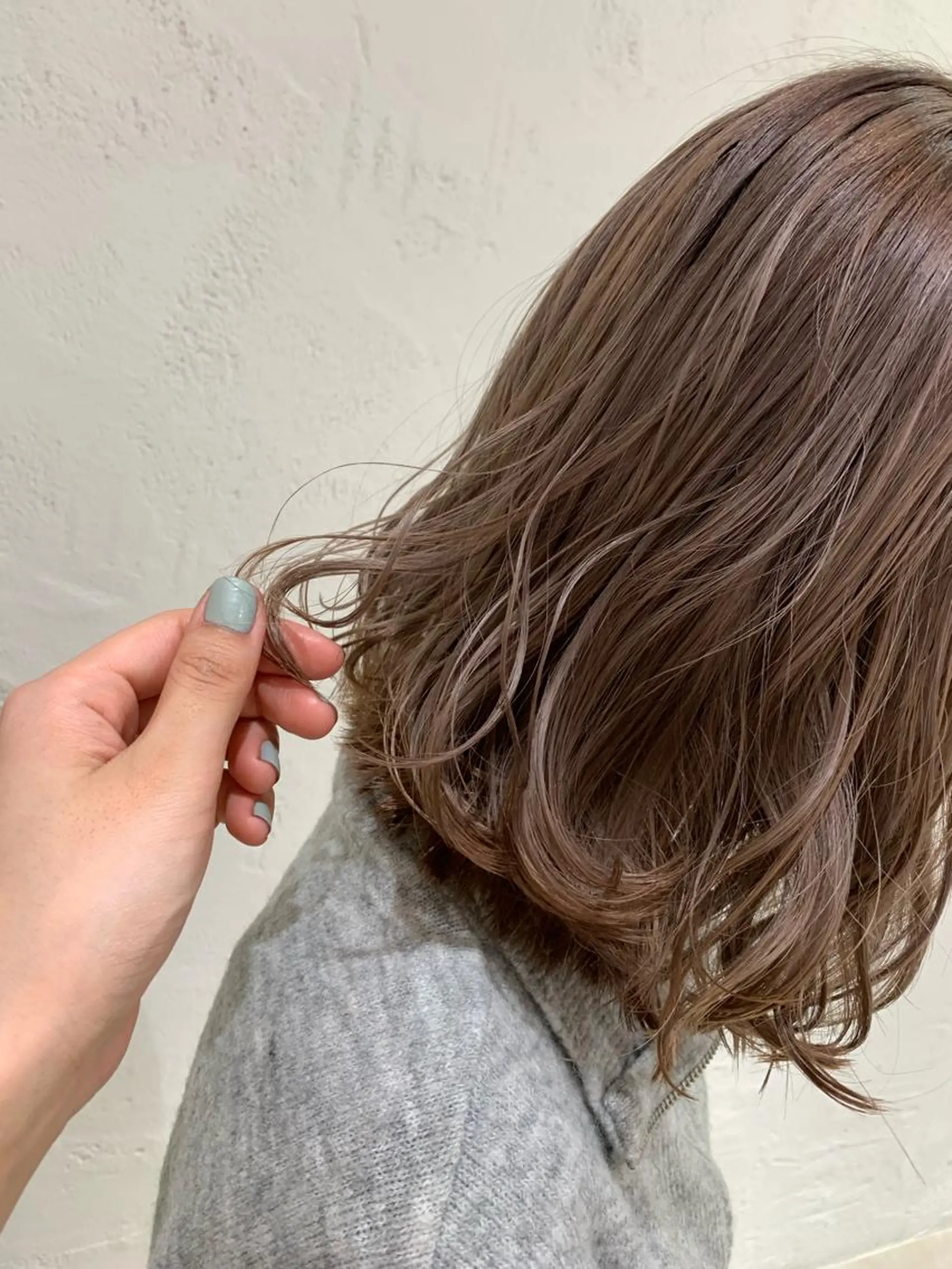 ミディアム カラー ヘアアレンジ ブリーチ ハイトーンカラー 🫧透明感カラー/ ボブ/小笠原汐海🪽のヘアスタイル