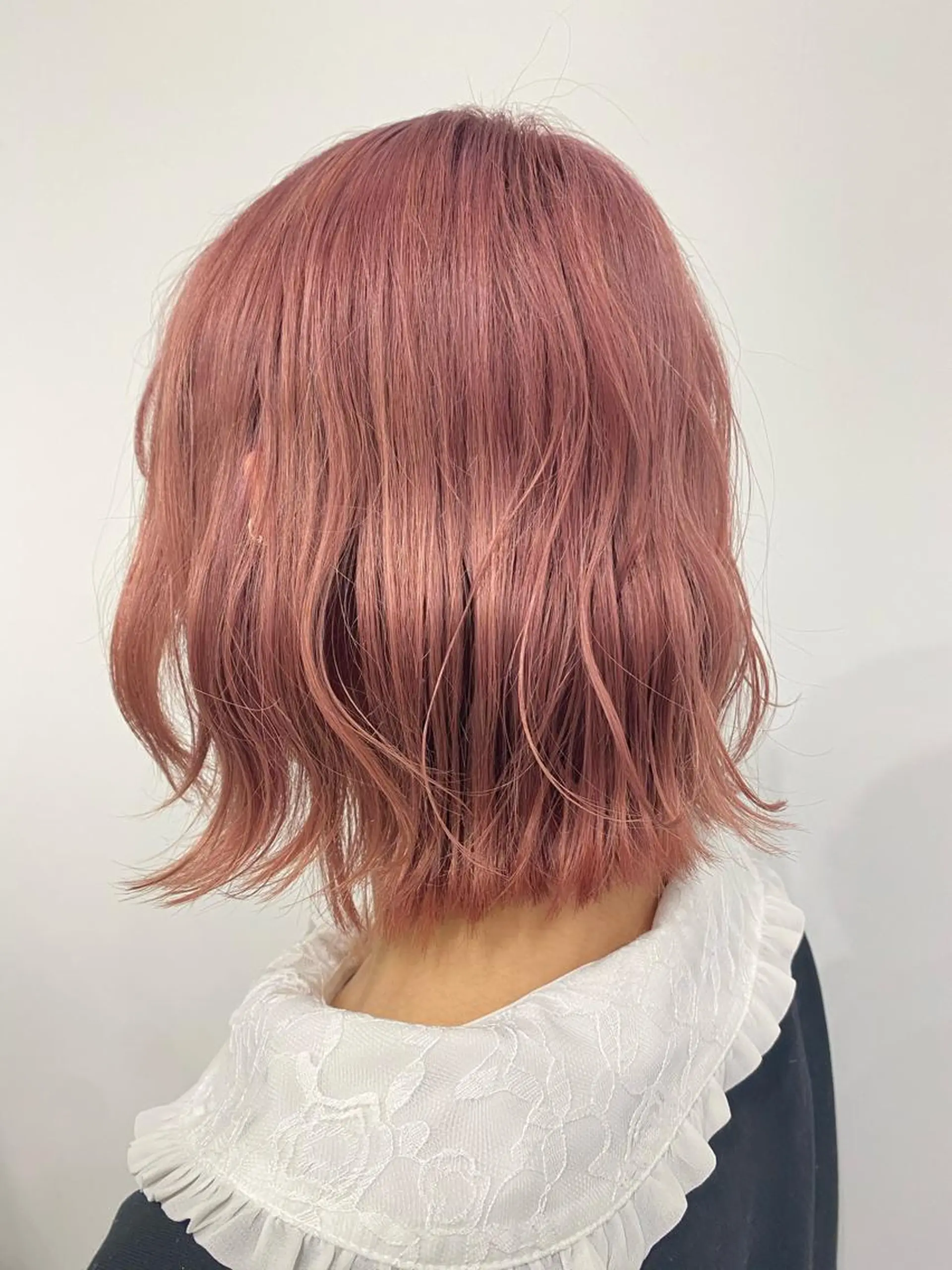 ミディアム カラー 切りっぱなしボブ ボブ カット ヘアカラー トリートメント 肥後 有紗のヘアスタイル