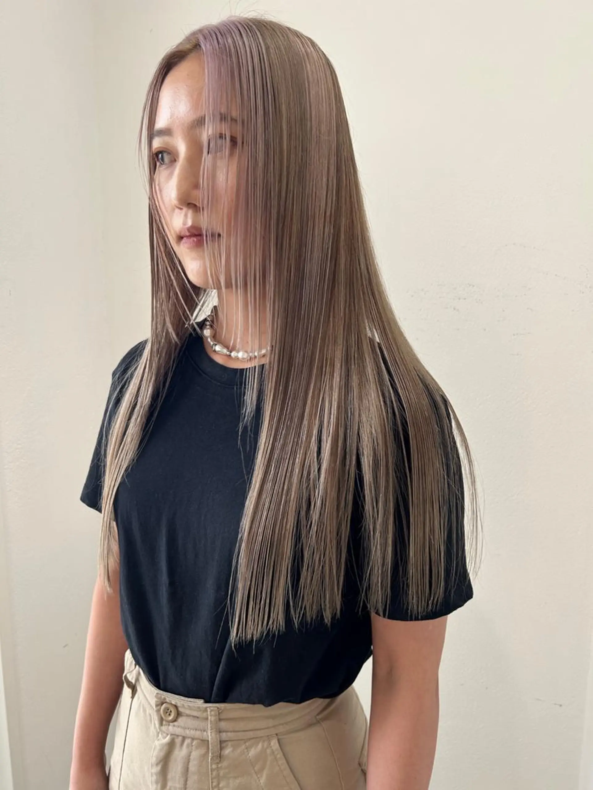 ロング カラー ブリーチ ハイライトカラー ハイライト カット ヘアカラー トリートメント Loom.所属・村上雅人 ナチュラルモードのヘアスタイル