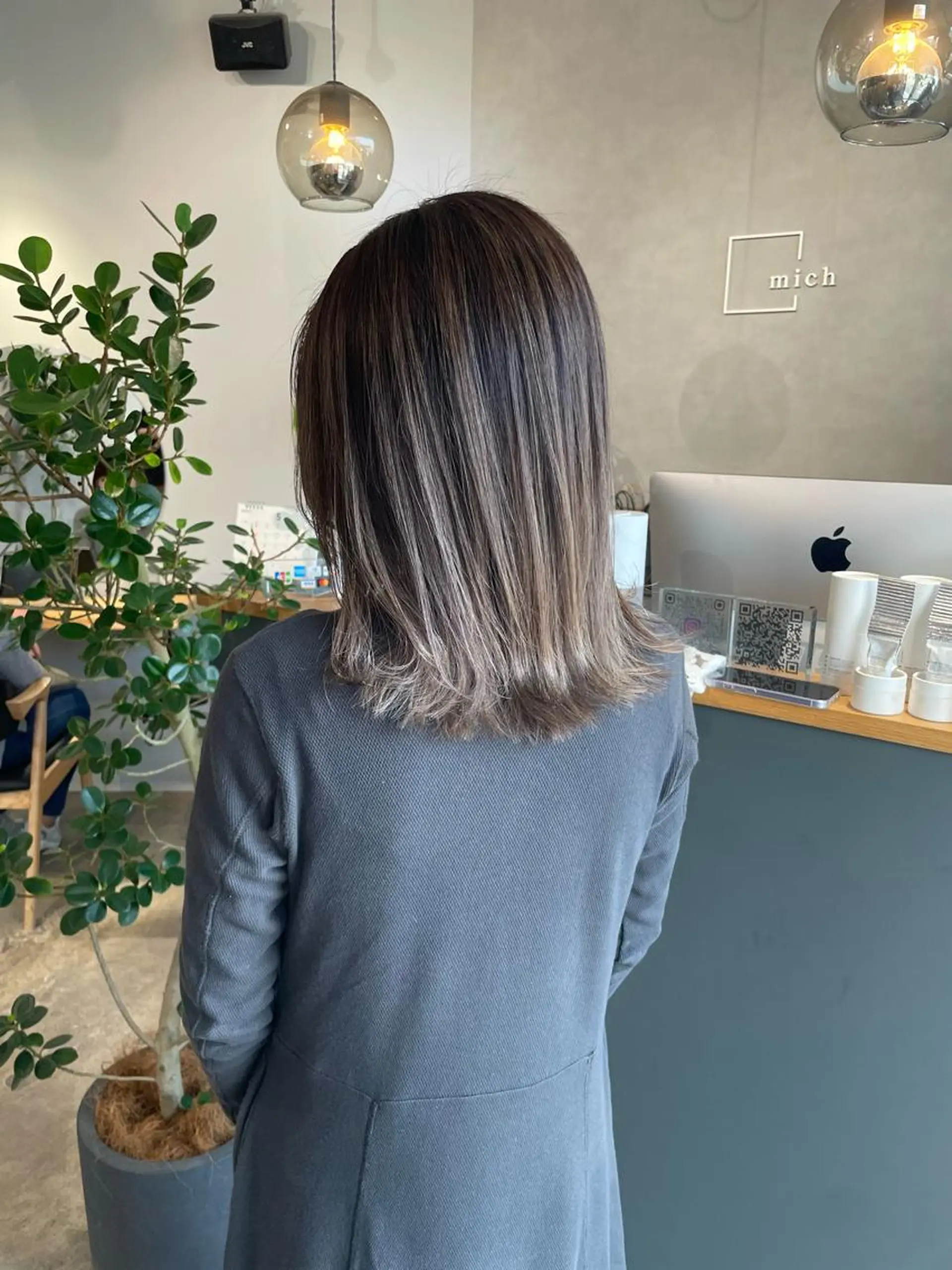 ミディアム 岸川 恭子のヘアスタイル