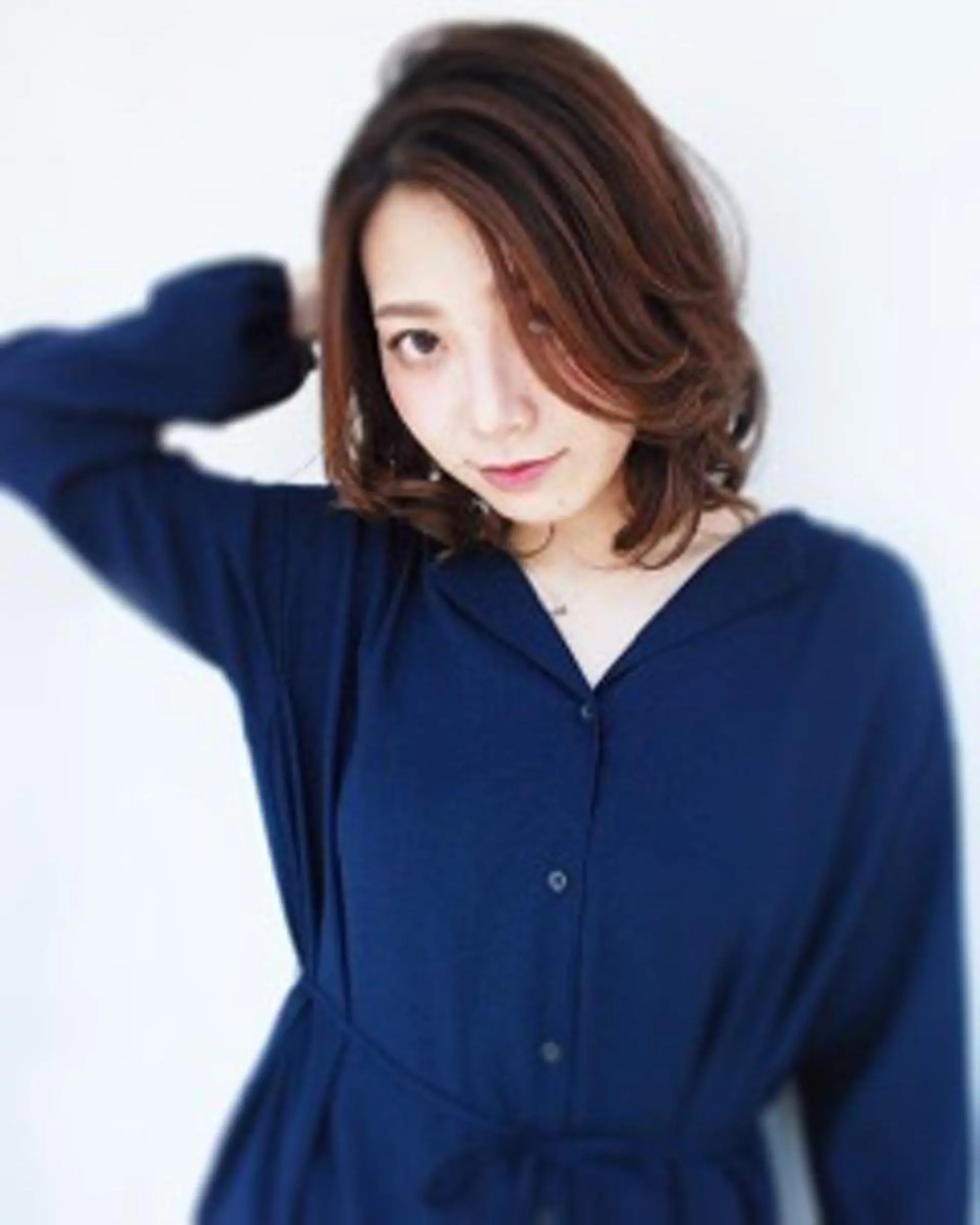 ミディアム 菅野 恵のヘアスタイル