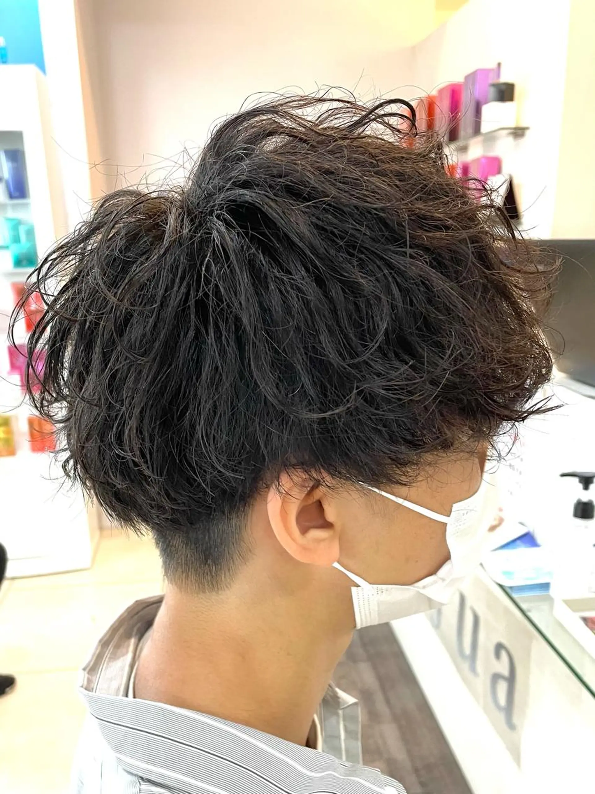 ショート パーマ メンズ マッシュ メンズパーマ 波巻きパーマ スパイラルパーマ カット パーマ 髪質改善× 白髪ぼかしのヘアスタイル