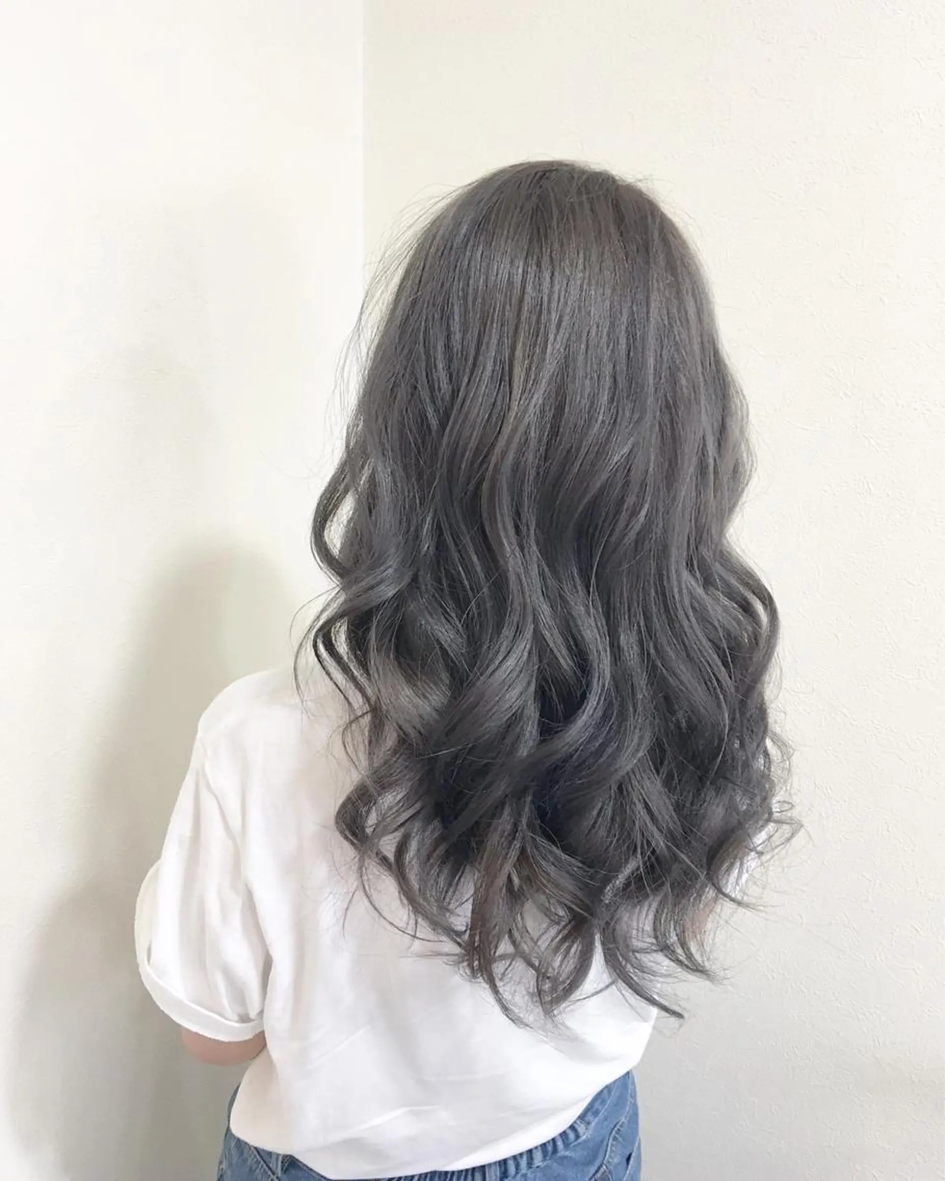 セミロング ヤマグチ ヒカルのヘアスタイル