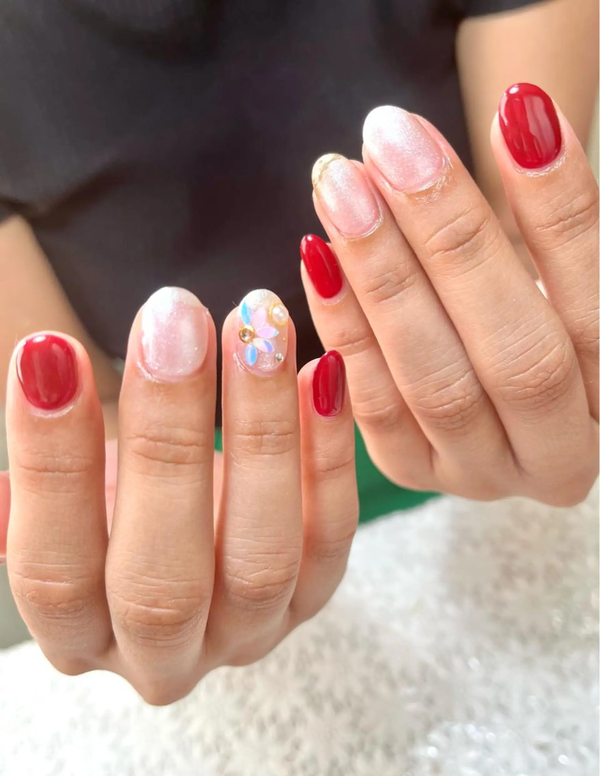 ネイル ジェルネイル キラキラネイル 韓国ネイル パラジェル ワンホンネイル ハンドネイル nails' it...のネイルデザイン