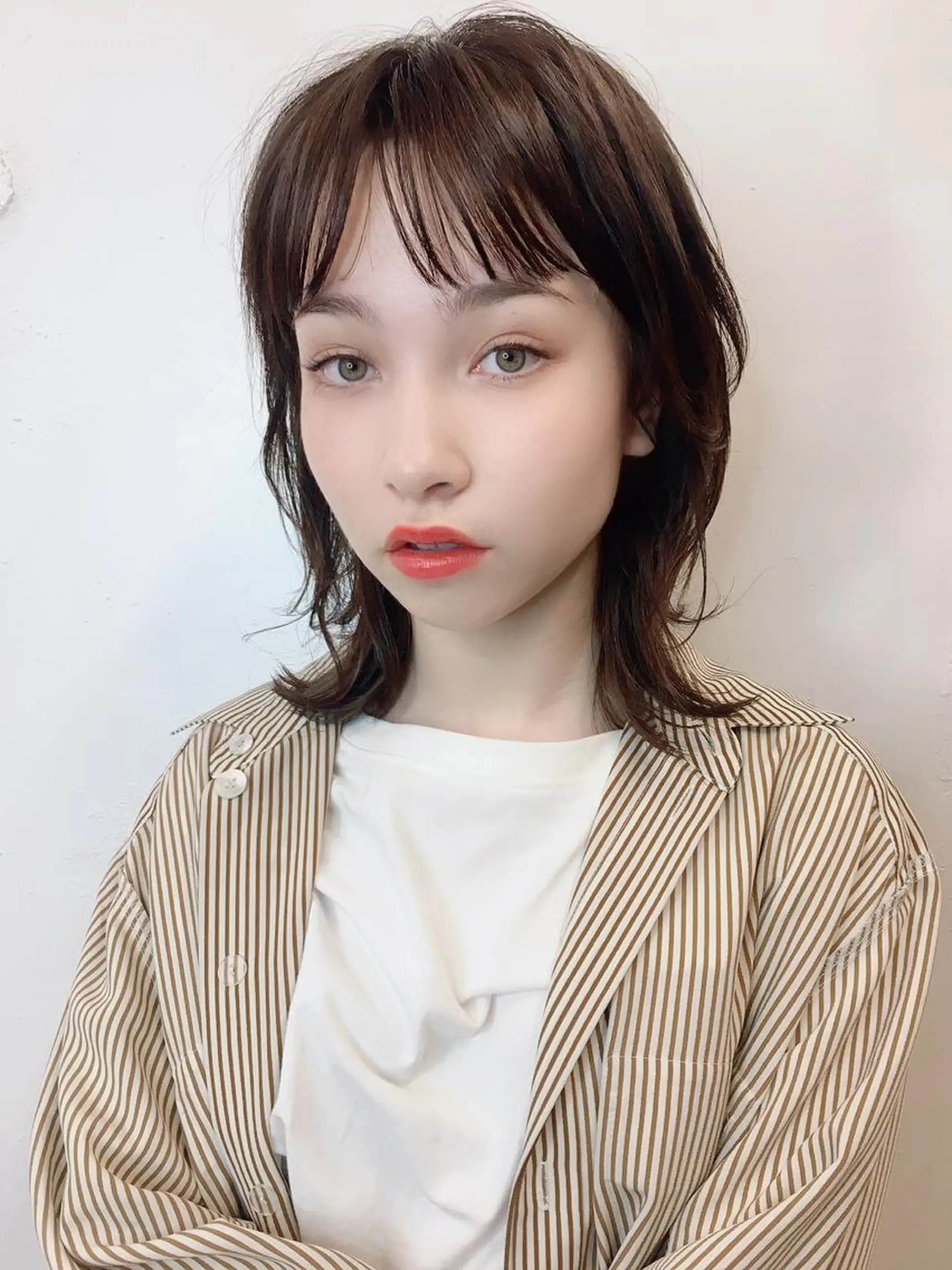 ミディアム レイヤーカット ウルフカット ウルフレイヤー 鎌倉 彩のヘアスタイル