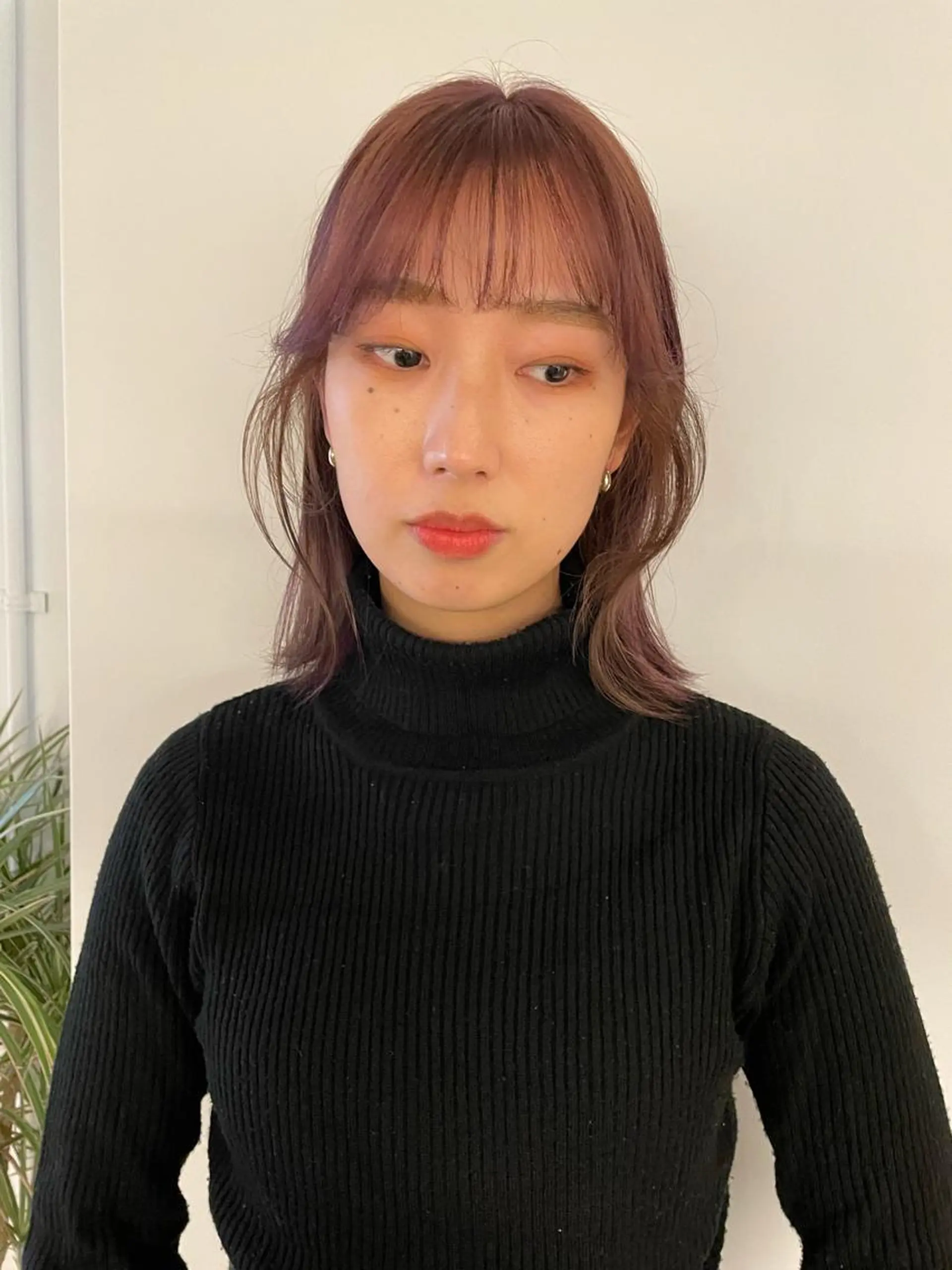 ミディアム カラー ミストバング ベージュカラー ブリーチ ケアブリーチ デザインカラー ヘアカラー トリートメント MIU/ルーツカラー 顔まわりレイヤーのヘアスタイル