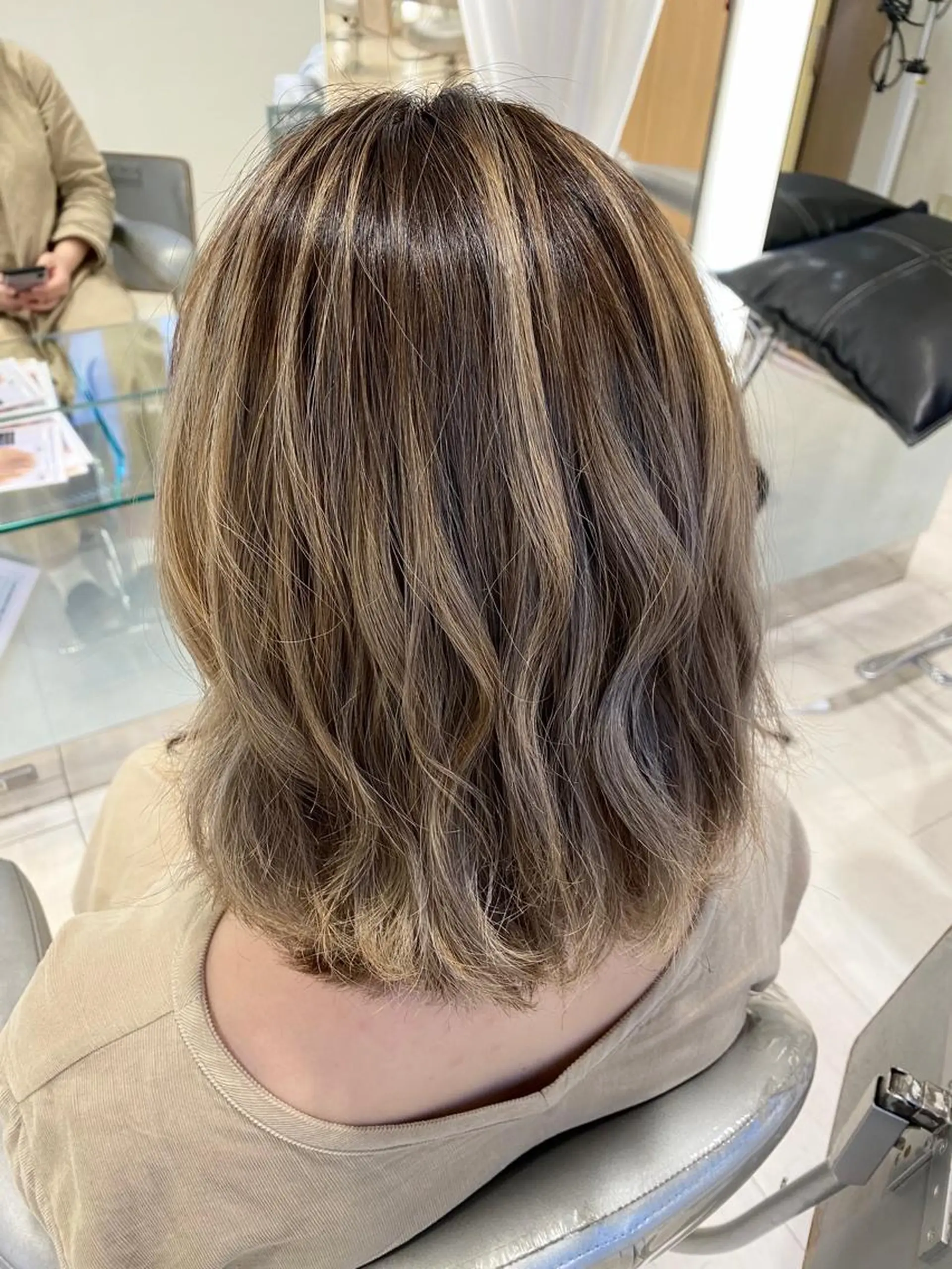 ミディアム レイヤーカット ヘアカラー トリートメント 奥井 将希のヘアスタイル