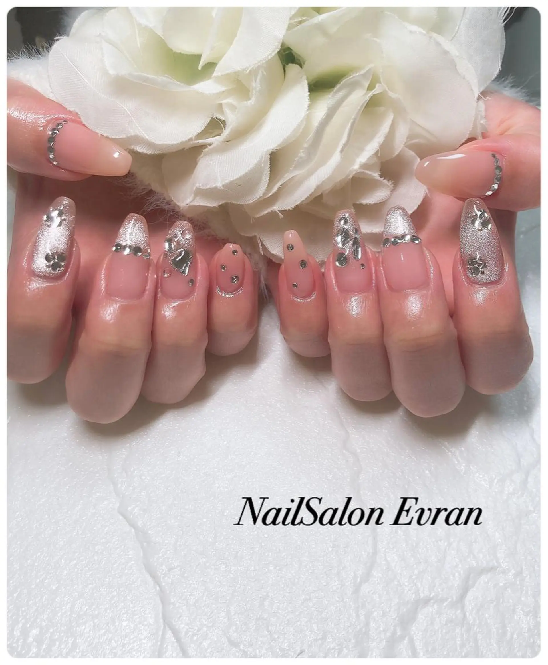 ネイル アートネイル フレンチネイル マグネットネイル 持ち込み ニュアンスネイル ハンドネイル Nail salon Evranのネイルデザイン