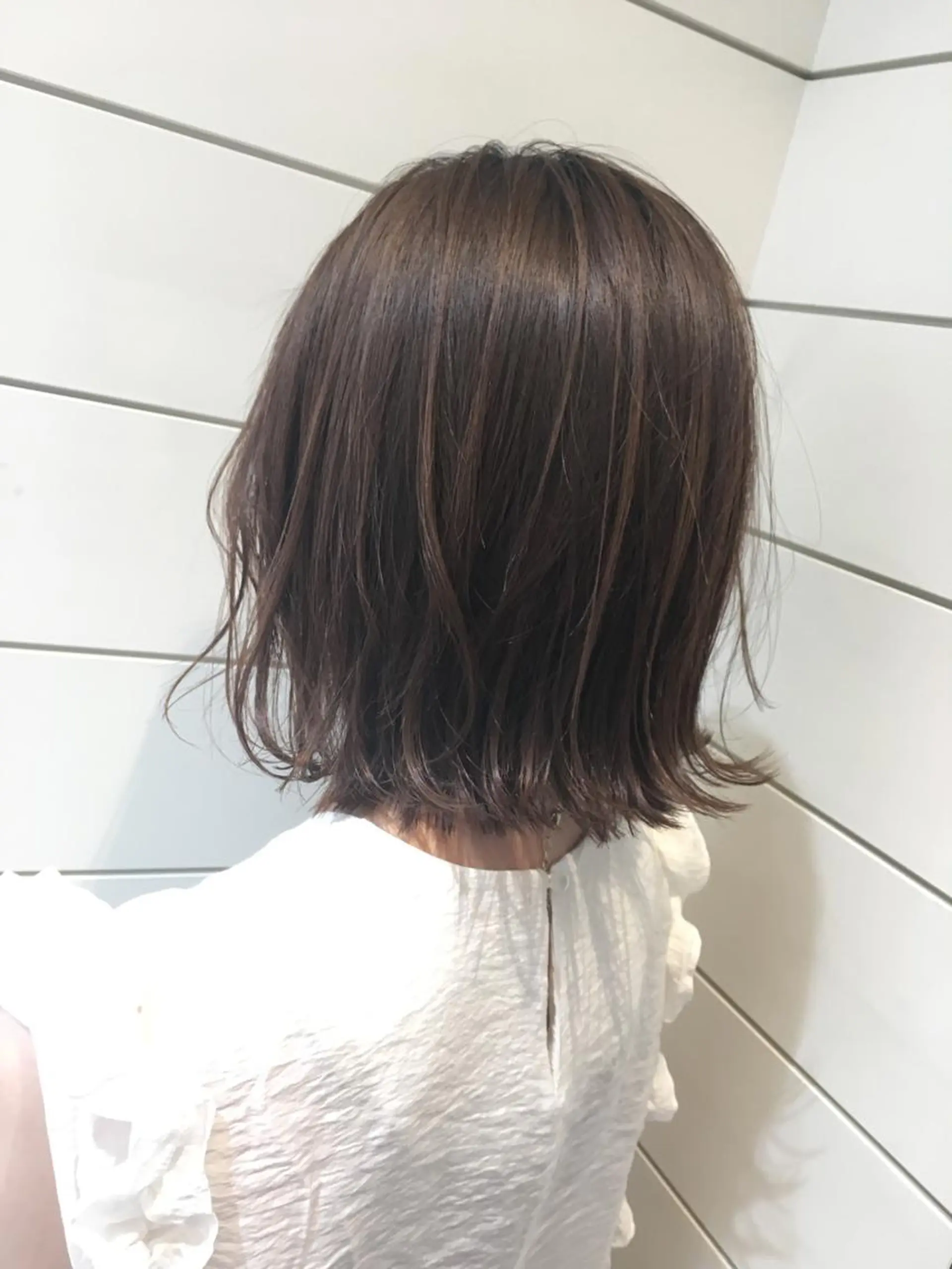 ミディアム カラー 切りっぱなしボブ グレージュ ボブ 鍵山 千秋のヘアスタイル