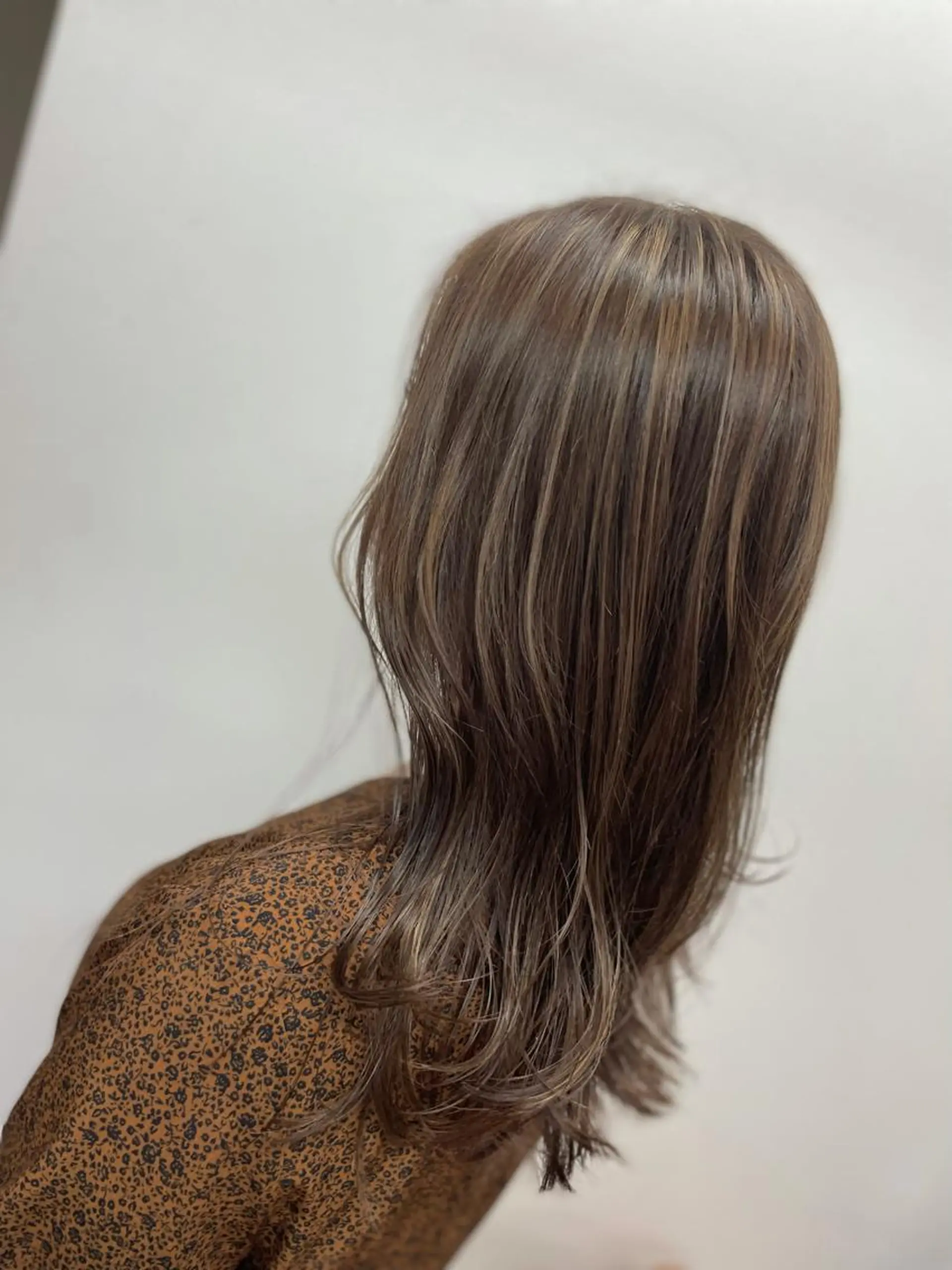 セミロング ヘアカラー AKI💛 すみれのマツエク・マツパデザイン