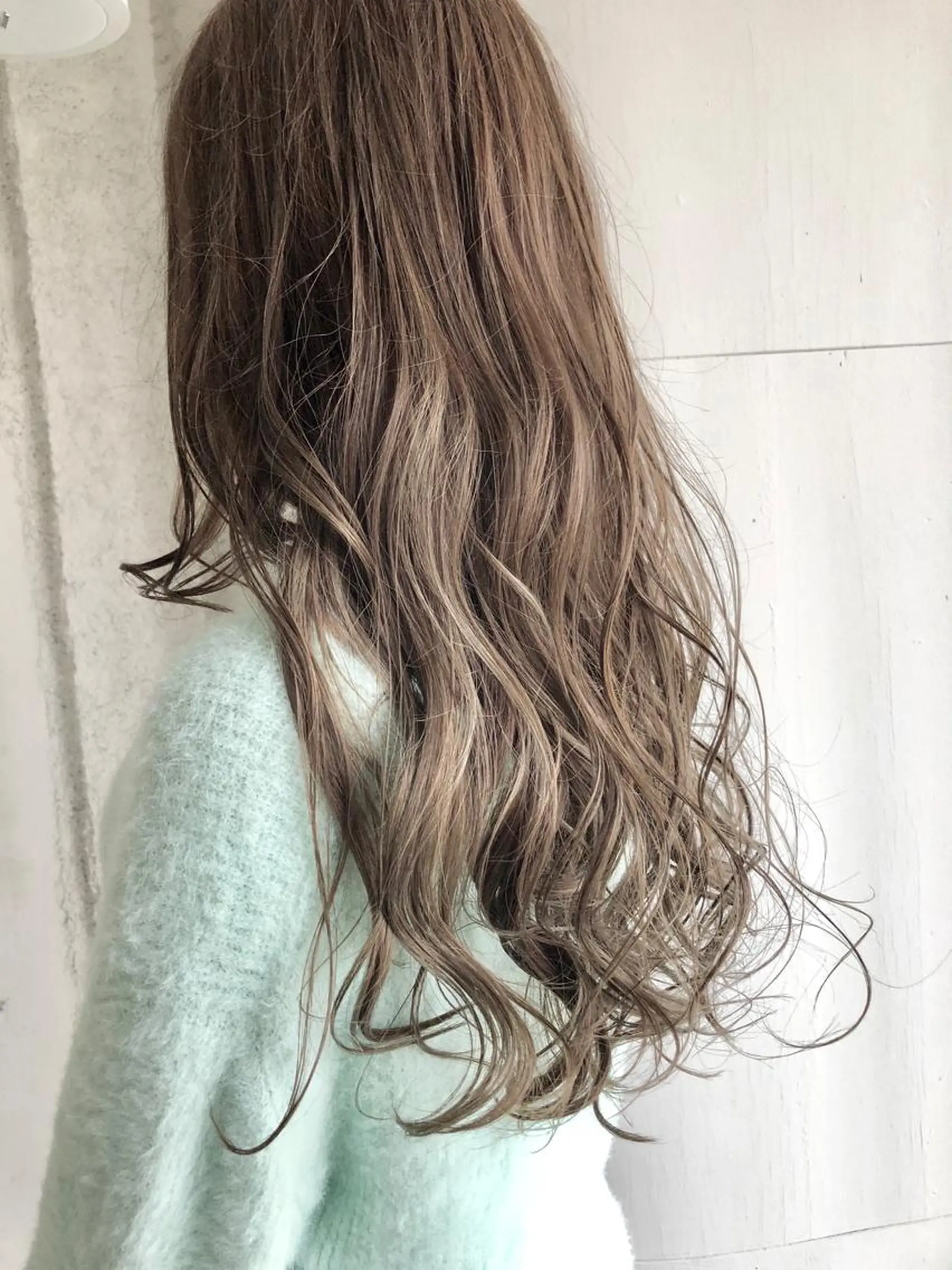 ロング ハイライト ヘアカラー トリートメント 小澤大輔 YOLO hairのヘアスタイル
