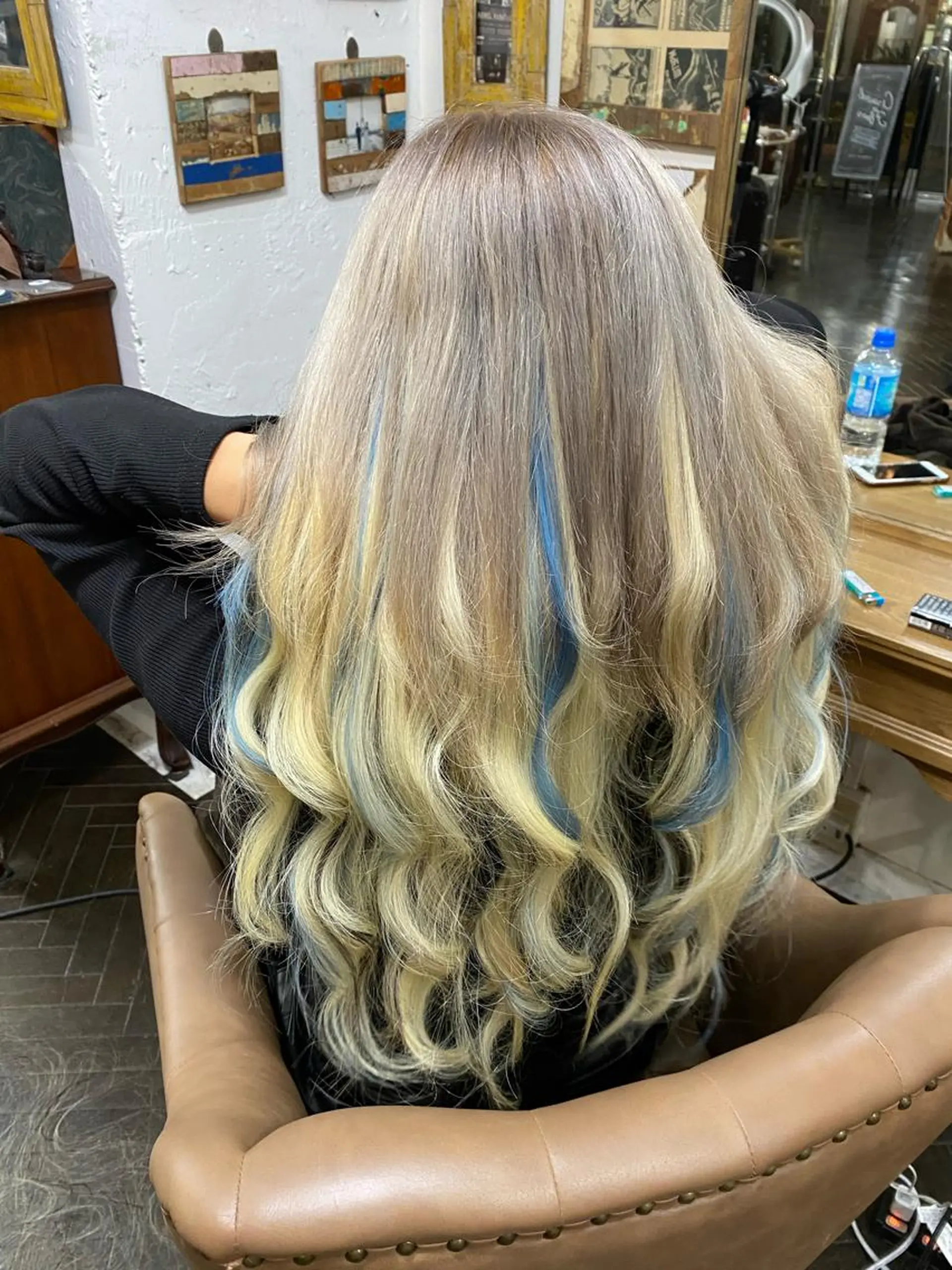 ロング カラー メッシュ モモカ/ハイトーン /バレイヤージュのヘアスタイル