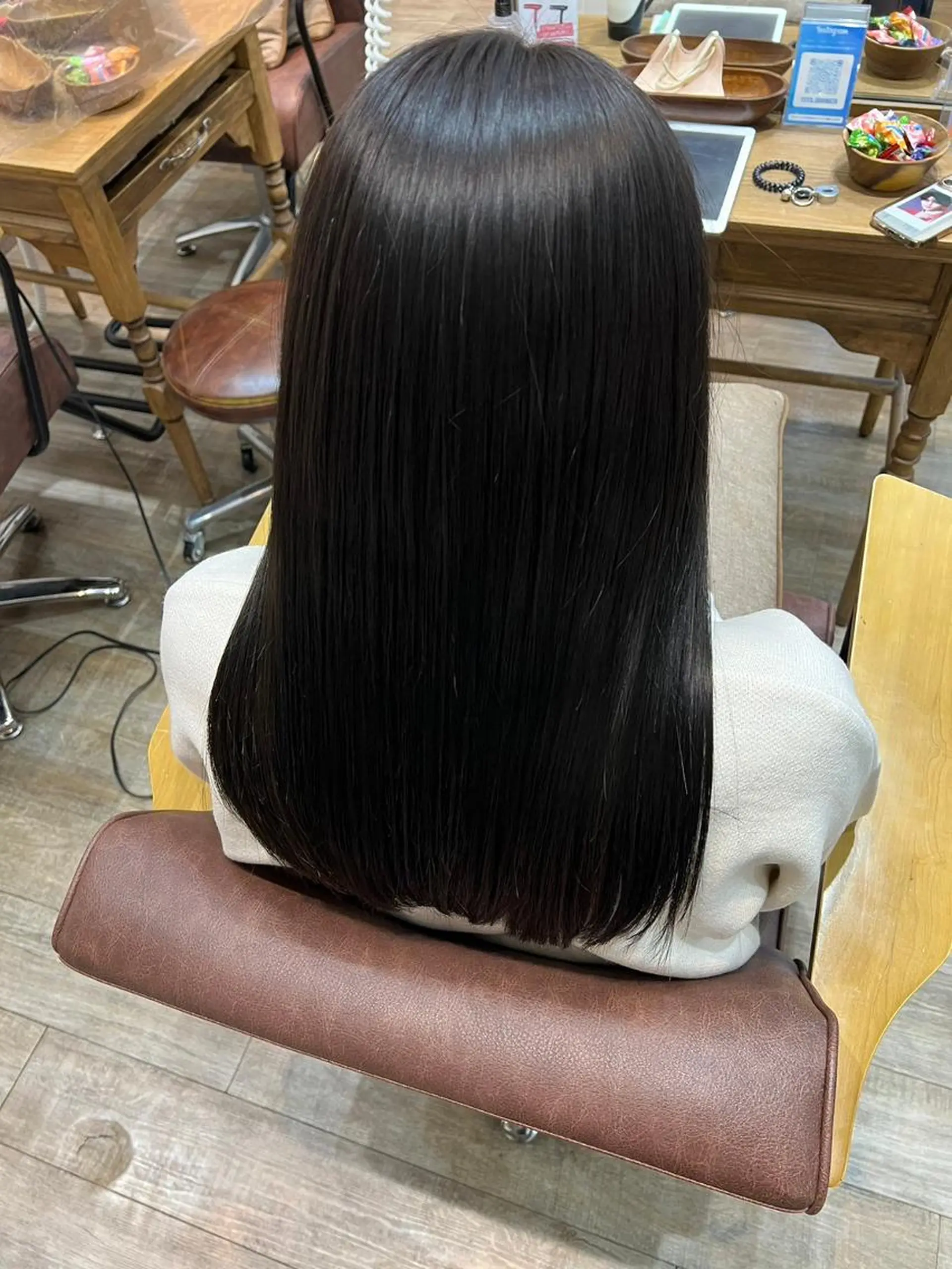 ミディアム カラー パーマ ヘアアレンジ ミディアムパーマ アディクシーカラー アッシュ バレイヤージュ ミストバング 初めでも安心🌟 newi町田✂のヘアスタイル
