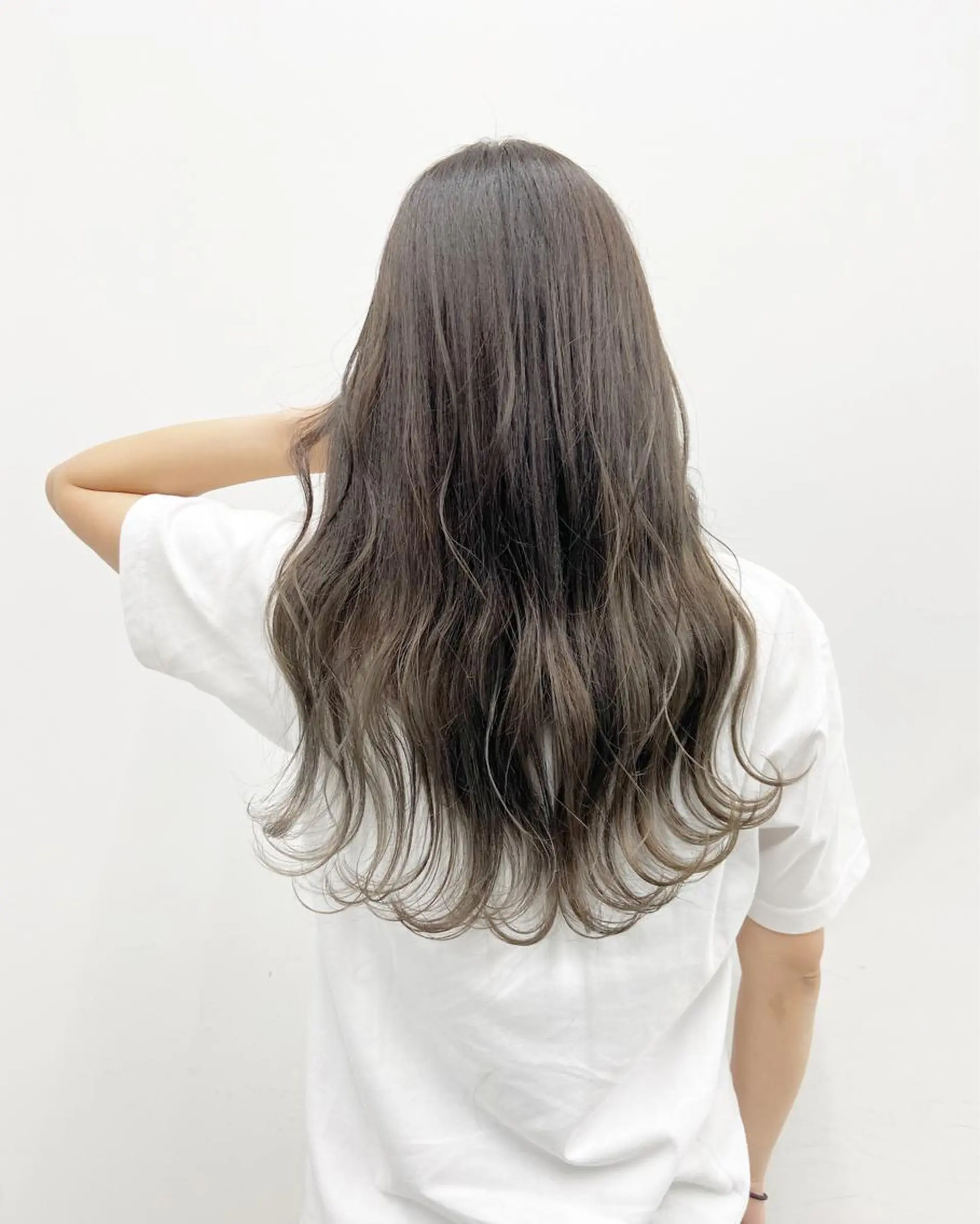 セミロング カラー グラデーションカラー 🦄インナーカラー 🦄貫井彩花のヘアスタイル