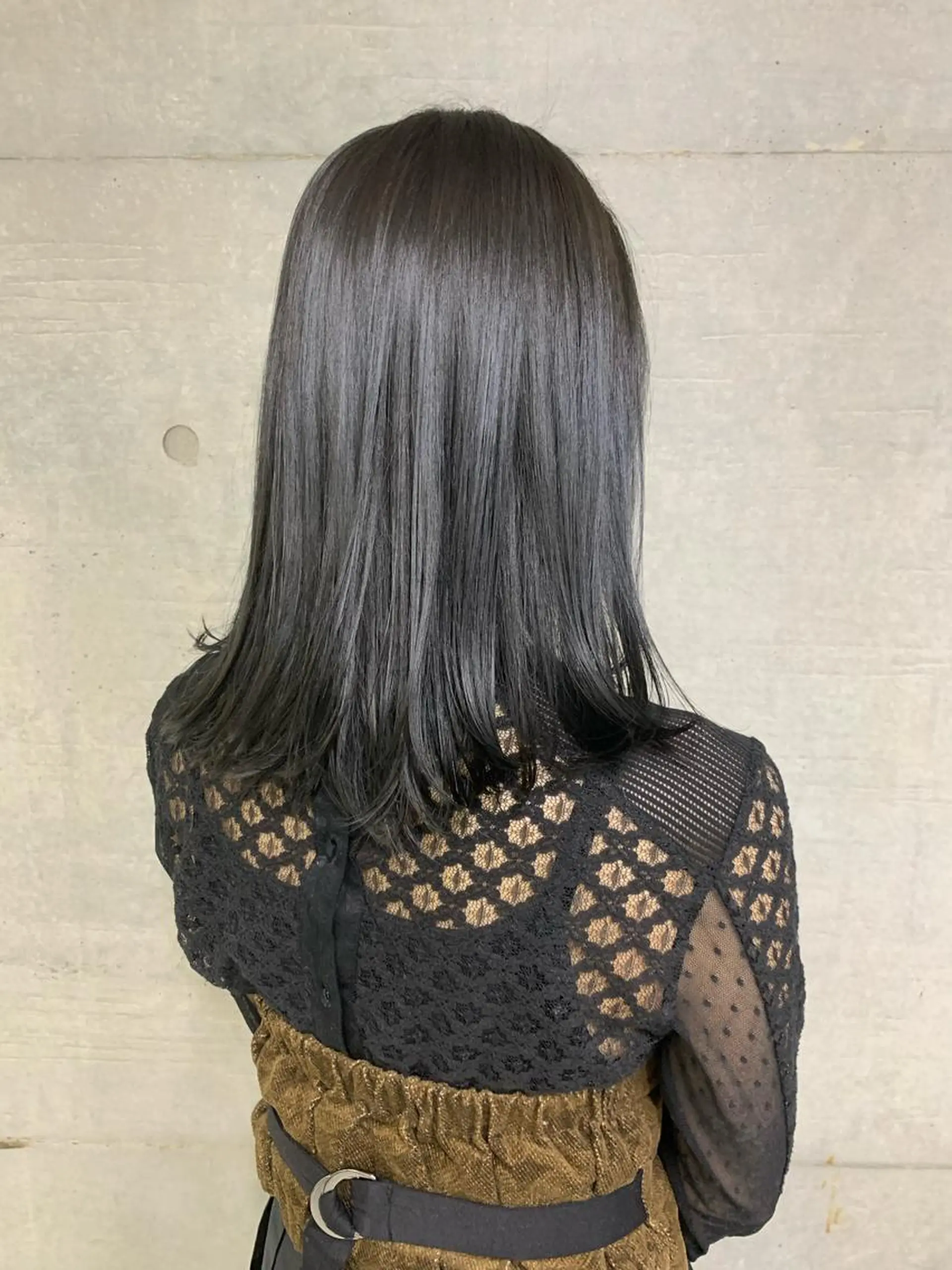 セミロング カラー メンズ 黒髪 ブルーカラー ブルーブラック ブルージュ ネイビーカラー ヘアカラー トリートメント THE./ブリーチ 透感カラー/髪質改善のヘアスタイル