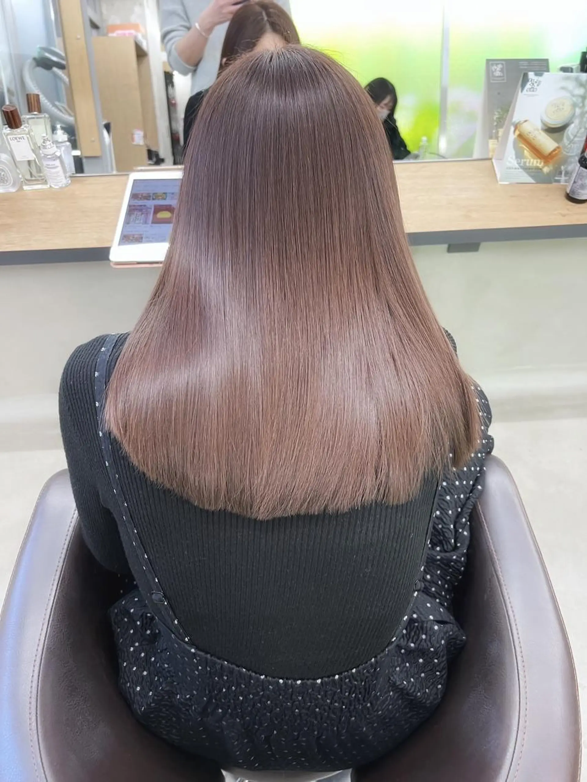 ミディアム カラー パーマ ヘアアレンジ アディクシーカラー ケアカラー 髪質改善 トリートメント ストレートパーマ カット 縮毛矯正 トリートメント ヘアケア特化型サロン newi 梅田のヘアスタイル
